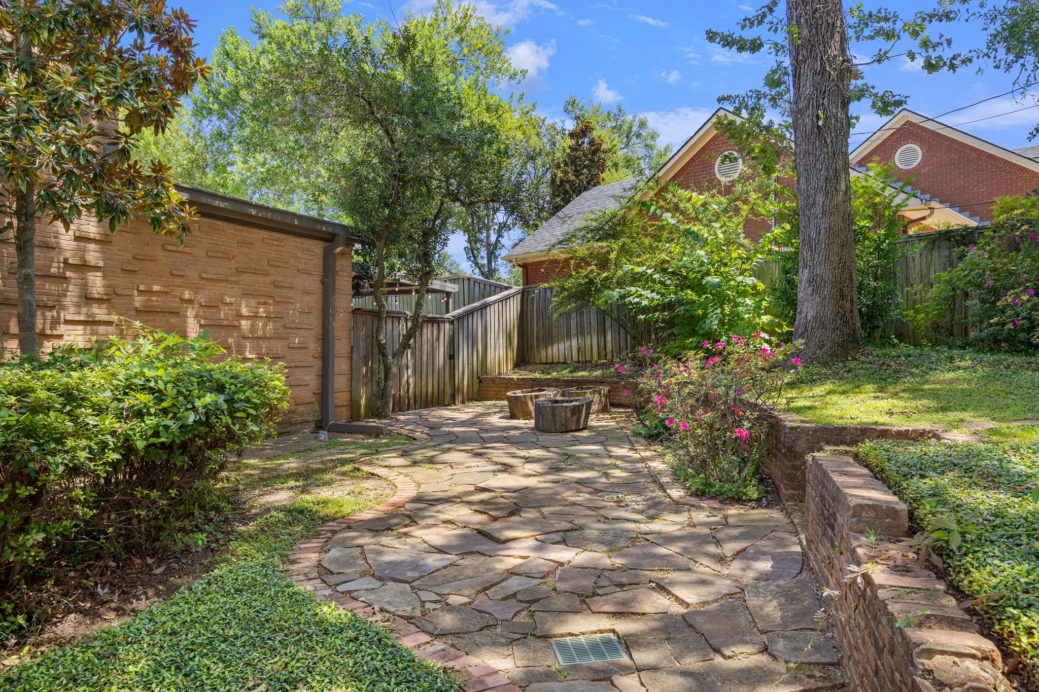 Single Family Residence For Sale in Smith County , 2806 S Keaton Avenue, Tyler, Texas 75701, 5 Bedrooms, 5 Bathrooms, Garage spaces, 4,500 Sqft, built in 1949, Price $1,198,000, mls#21344277, Real Estate Agent in Tyler, Homes For Sale in Smith county, Homes For Sale in Tyler, Realtor in Tyler Texas, Real Estate Brokerage Independent Realty Texas, Luminita Cordes Realtor