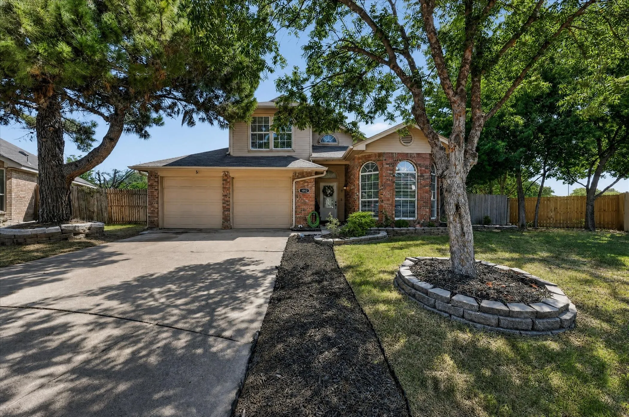 Single Family Residence For Sale in Tarrant County , 1912 Stallion Court, Keller, Texas 76248, 3 Bedroom, 3 Bathroom, 2 Garage spaces, 1,629 Sqft, built in 1995, mls#21344280, Real Estate Agent in Keller, Homes For Sale in Tarrant county, Homes For Sale in Keller, Realtor in Keller Texas, Real Estate Brokerage Independent Realty Texas, Luminita Cordes Realtor