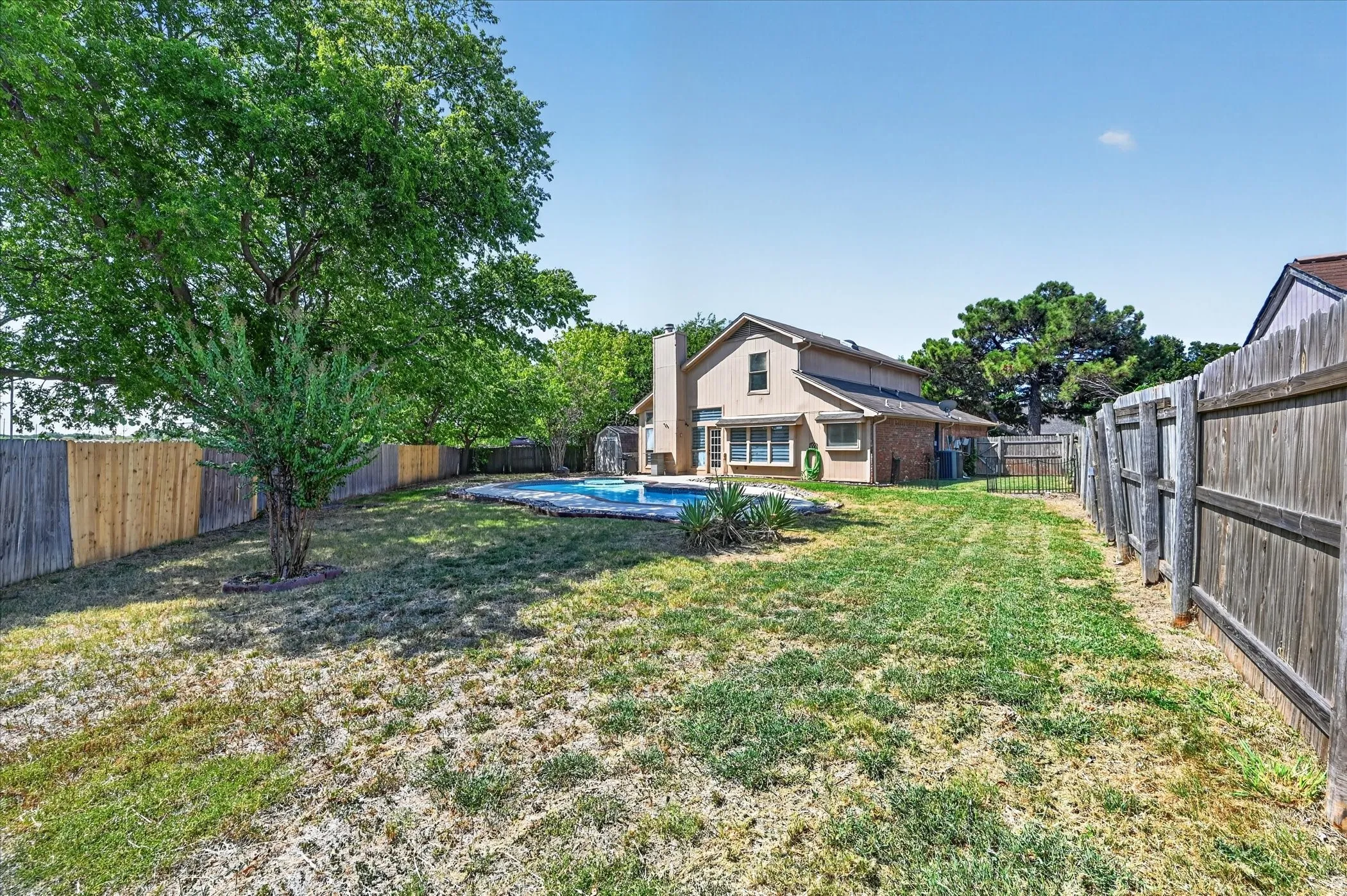 Single Family Residence For Sale in Tarrant County , 1912 Stallion Court, Keller, Texas 76248, 3 Bedroom, 3 Bathroom, 2 Garage spaces, 1,629 Sqft, built in 1995, mls#21344280, Real Estate Agent in Keller, Homes For Sale in Tarrant county, Homes For Sale in Keller, Realtor in Keller Texas, Real Estate Brokerage Independent Realty Texas, Luminita Cordes Realtor