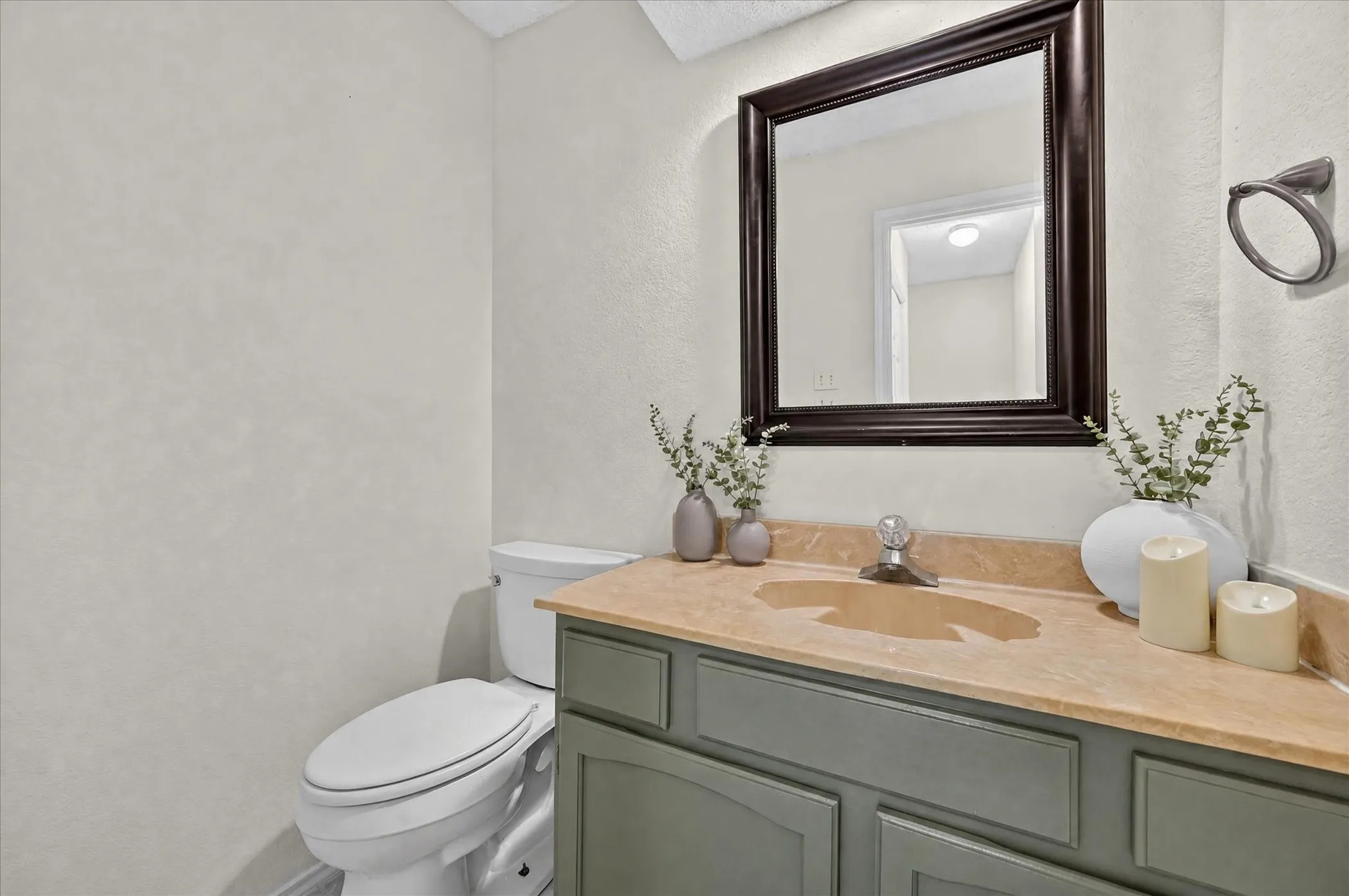 Single Family Residence For Sale in Tarrant County , 1912 Stallion Court, Keller, Texas 76248, 3 Bedroom, 3 Bathroom, 2 Garage spaces, 1,629 Sqft, built in 1995, mls#21344280, Real Estate Agent in Keller, Homes For Sale in Tarrant county, Homes For Sale in Keller, Realtor in Keller Texas, Real Estate Brokerage Independent Realty Texas, Luminita Cordes Realtor