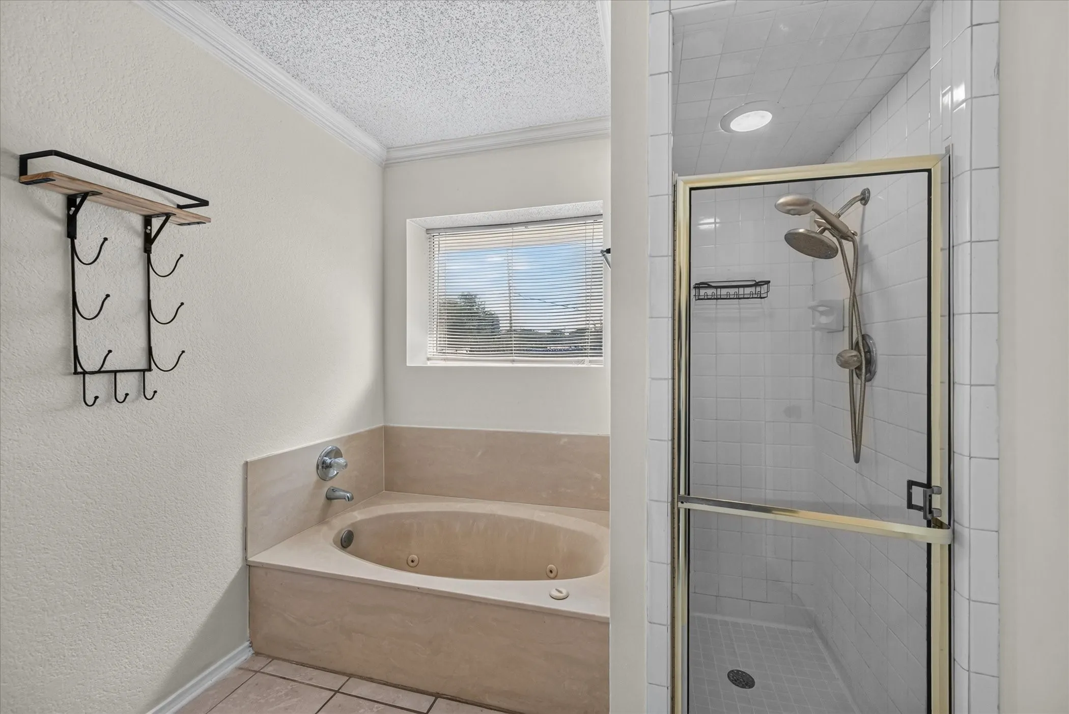 Single Family Residence For Sale in Tarrant County , 1912 Stallion Court, Keller, Texas 76248, 3 Bedroom, 3 Bathroom, 2 Garage spaces, 1,629 Sqft, built in 1995, mls#21344280, Real Estate Agent in Keller, Homes For Sale in Tarrant county, Homes For Sale in Keller, Realtor in Keller Texas, Real Estate Brokerage Independent Realty Texas, Luminita Cordes Realtor