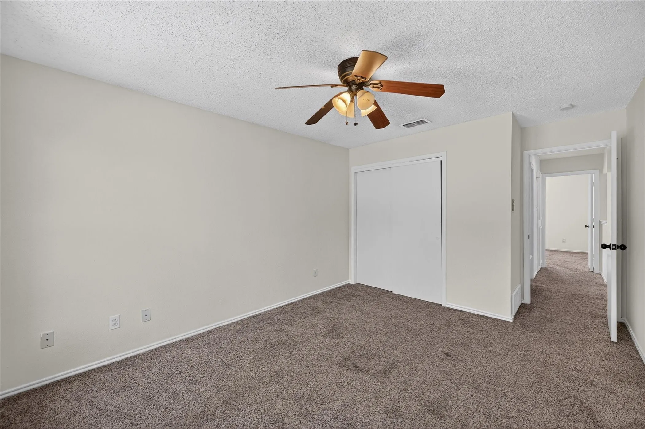 Single Family Residence For Sale in Tarrant County , 1912 Stallion Court, Keller, Texas 76248, 3 Bedroom, 3 Bathroom, 2 Garage spaces, 1,629 Sqft, built in 1995, mls#21344280, Real Estate Agent in Keller, Homes For Sale in Tarrant county, Homes For Sale in Keller, Realtor in Keller Texas, Real Estate Brokerage Independent Realty Texas, Luminita Cordes Realtor