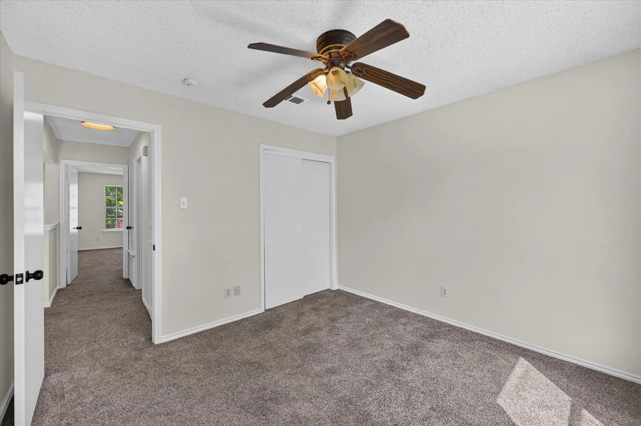 Single Family Residence For Sale in Tarrant County , 1912 Stallion Court, Keller, Texas 76248, 3 Bedroom, 3 Bathroom, 2 Garage spaces, 1,629 Sqft, built in 1995, mls#21344280, Real Estate Agent in Keller, Homes For Sale in Tarrant county, Homes For Sale in Keller, Realtor in Keller Texas, Real Estate Brokerage Independent Realty Texas, Luminita Cordes Realtor
