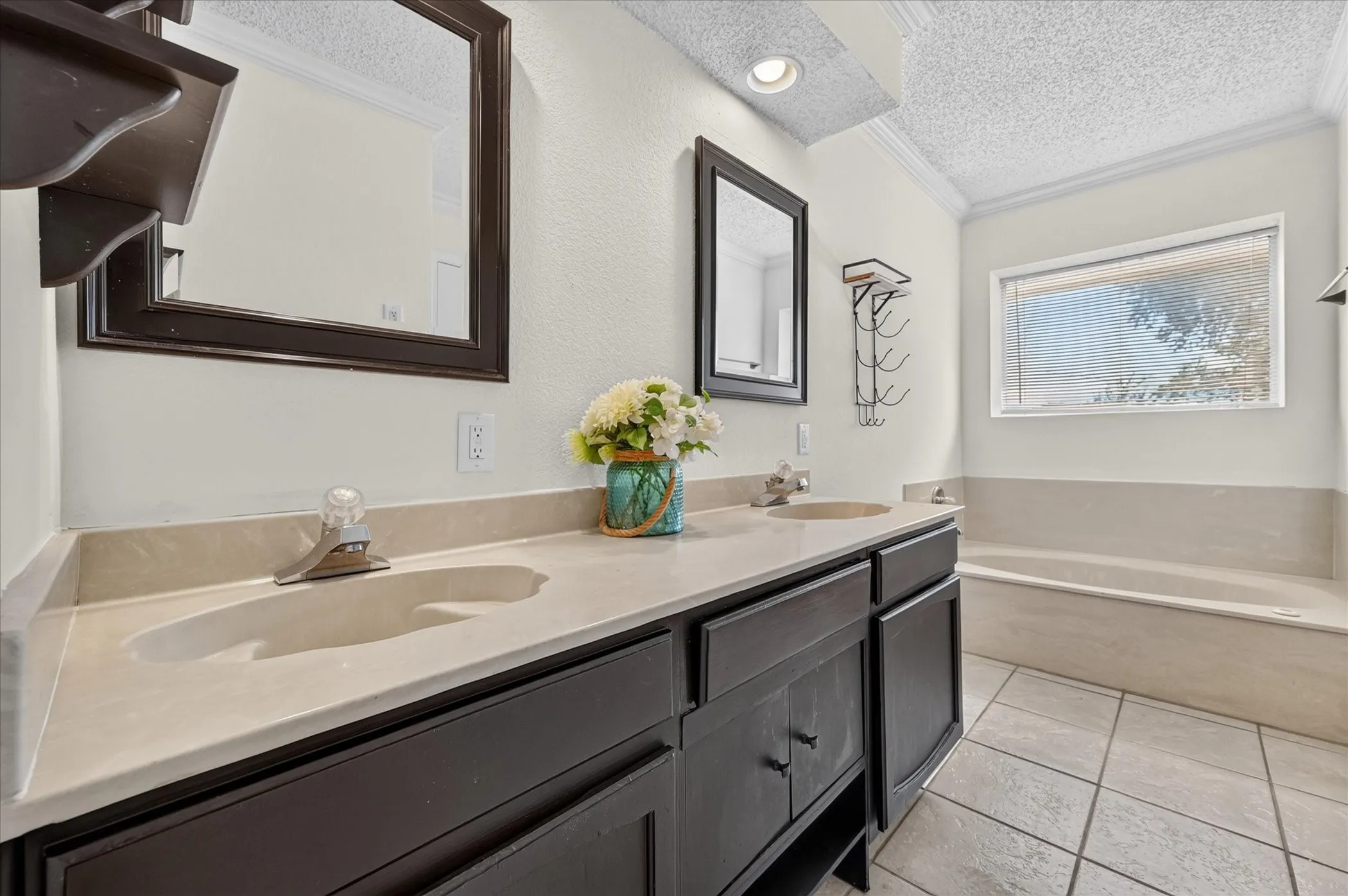 Single Family Residence For Sale in Tarrant County , 1912 Stallion Court, Keller, Texas 76248, 3 Bedroom, 3 Bathroom, 2 Garage spaces, 1,629 Sqft, built in 1995, mls#21344280, Real Estate Agent in Keller, Homes For Sale in Tarrant county, Homes For Sale in Keller, Realtor in Keller Texas, Real Estate Brokerage Independent Realty Texas, Luminita Cordes Realtor