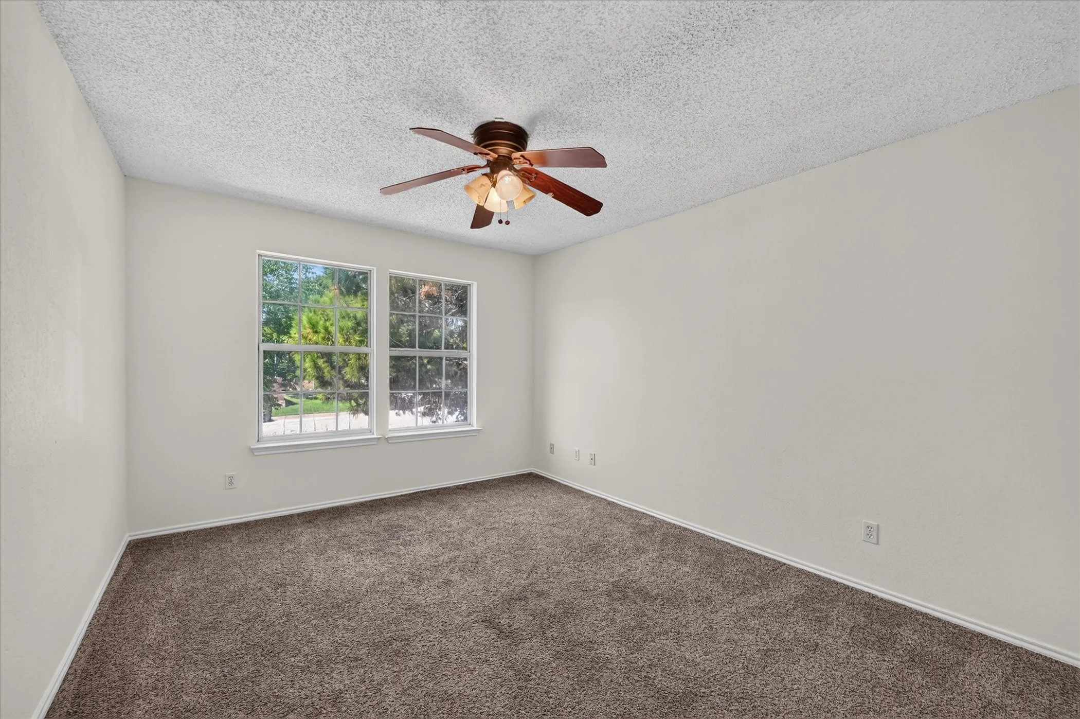 Single Family Residence For Sale in Tarrant County , 1912 Stallion Court, Keller, Texas 76248, 3 Bedroom, 3 Bathroom, 2 Garage spaces, 1,629 Sqft, built in 1995, mls#21344280, Real Estate Agent in Keller, Homes For Sale in Tarrant county, Homes For Sale in Keller, Realtor in Keller Texas, Real Estate Brokerage Independent Realty Texas, Luminita Cordes Realtor