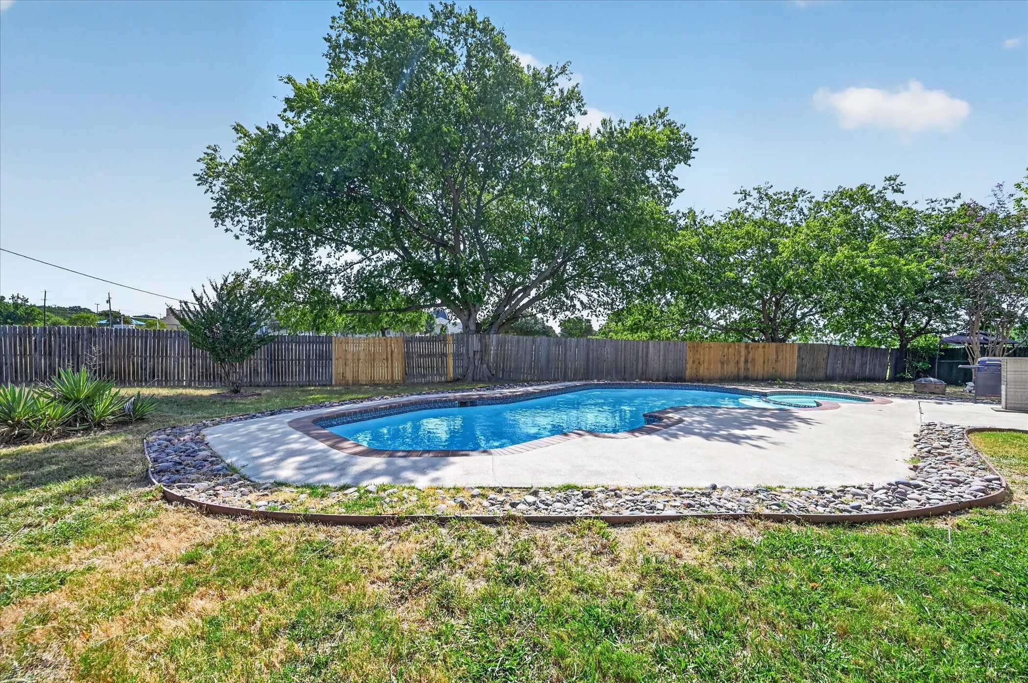 Single Family Residence For Sale in Tarrant County , 1912 Stallion Court, Keller, Texas 76248, 3 Bedroom, 3 Bathroom, 2 Garage spaces, 1,629 Sqft, built in 1995, mls#21344280, Real Estate Agent in Keller, Homes For Sale in Tarrant county, Homes For Sale in Keller, Realtor in Keller Texas, Real Estate Brokerage Independent Realty Texas, Luminita Cordes Realtor