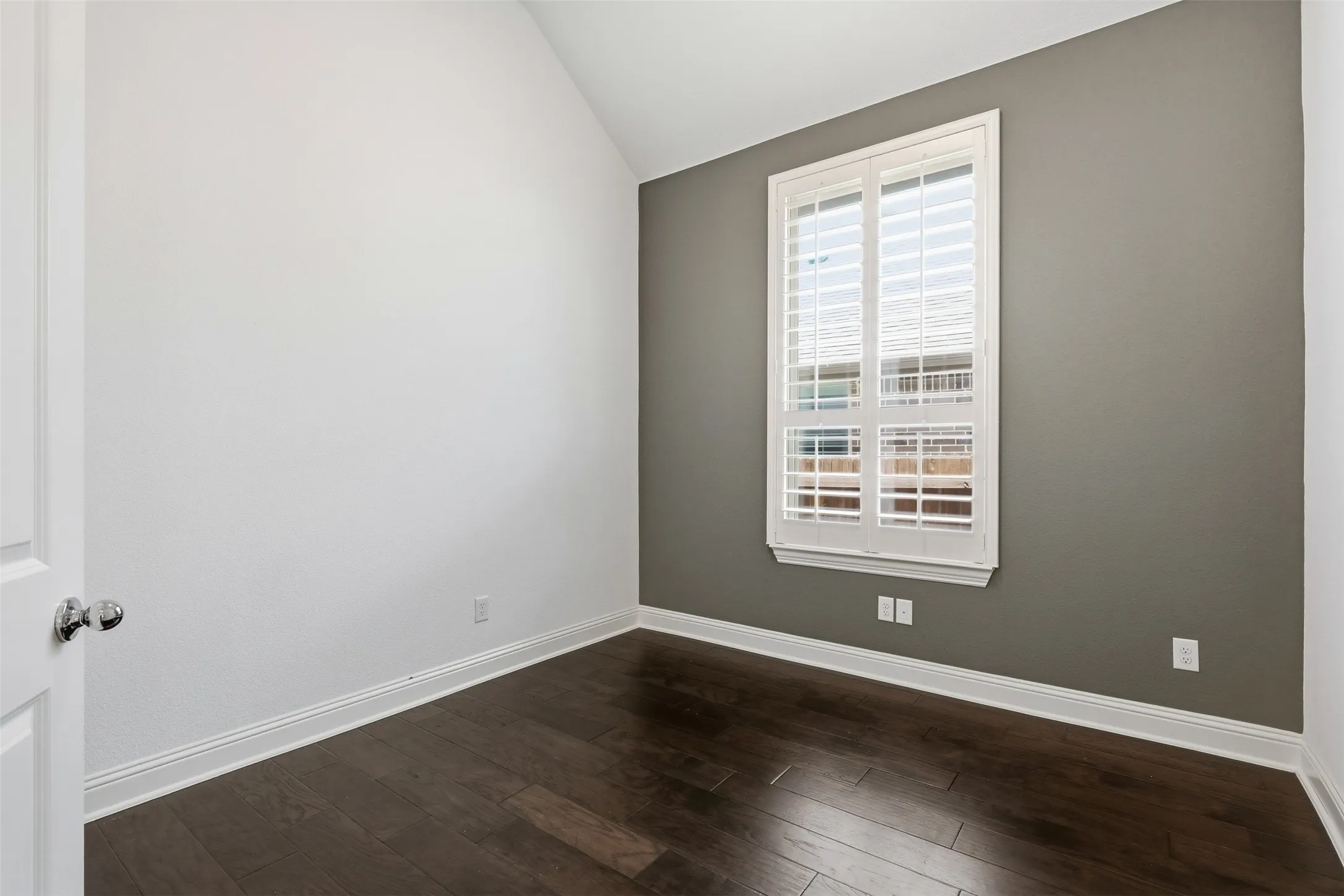 Single Family Residence For Sale in Tarrant County , 6028 Firefox Lane, Fort Worth, Texas 76123, 4 Bedroom, 3 Bathroom, 2 Garage spaces, 2,209 Sqft, built in 2020, mls#21343248, Real Estate Agent in Fort Worth, Homes For Sale in Tarrant county, Homes For Sale in Fort Worth, Realtor in Fort Worth Texas, Real Estate Brokerage Independent Realty Texas, Luminita Cordes Realtor