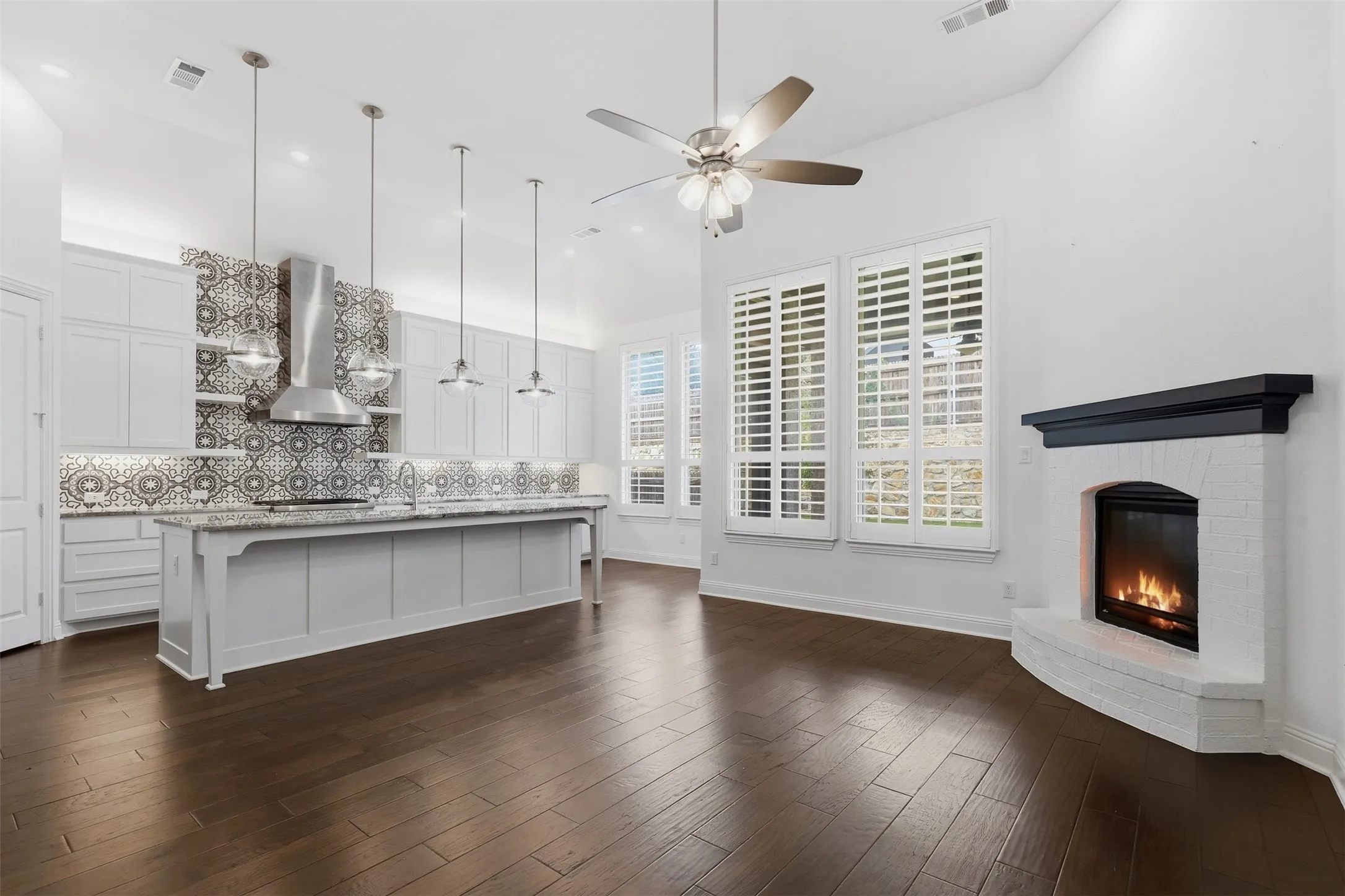 Single Family Residence For Sale in Tarrant County , 6028 Firefox Lane, Fort Worth, Texas 76123, 4 Bedroom, 3 Bathroom, 2 Garage spaces, 2,209 Sqft, built in 2020, mls#21343248, Real Estate Agent in Fort Worth, Homes For Sale in Tarrant county, Homes For Sale in Fort Worth, Realtor in Fort Worth Texas, Real Estate Brokerage Independent Realty Texas, Luminita Cordes Realtor