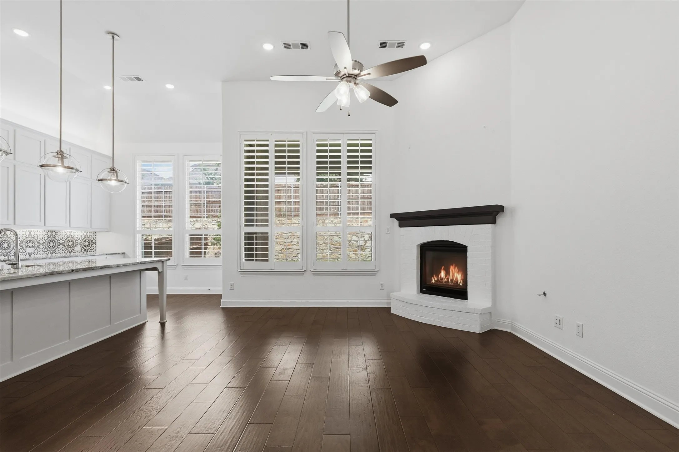 Single Family Residence For Sale in Tarrant County , 6028 Firefox Lane, Fort Worth, Texas 76123, 4 Bedroom, 3 Bathroom, 2 Garage spaces, 2,209 Sqft, built in 2020, mls#21343248, Real Estate Agent in Fort Worth, Homes For Sale in Tarrant county, Homes For Sale in Fort Worth, Realtor in Fort Worth Texas, Real Estate Brokerage Independent Realty Texas, Luminita Cordes Realtor