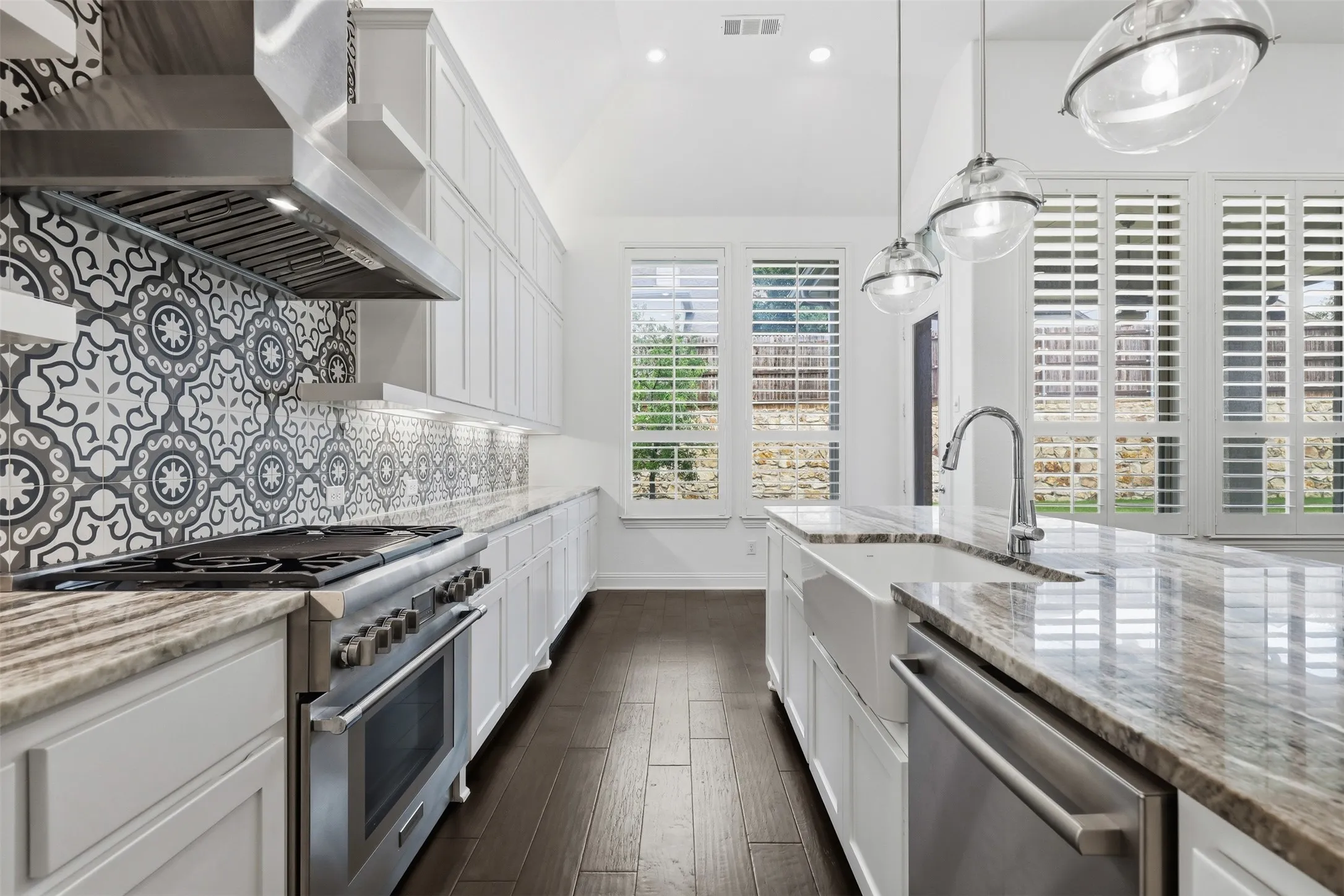 Single Family Residence For Sale in Tarrant County , 6028 Firefox Lane, Fort Worth, Texas 76123, 4 Bedroom, 3 Bathroom, 2 Garage spaces, 2,209 Sqft, built in 2020, mls#21343248, Real Estate Agent in Fort Worth, Homes For Sale in Tarrant county, Homes For Sale in Fort Worth, Realtor in Fort Worth Texas, Real Estate Brokerage Independent Realty Texas, Luminita Cordes Realtor
