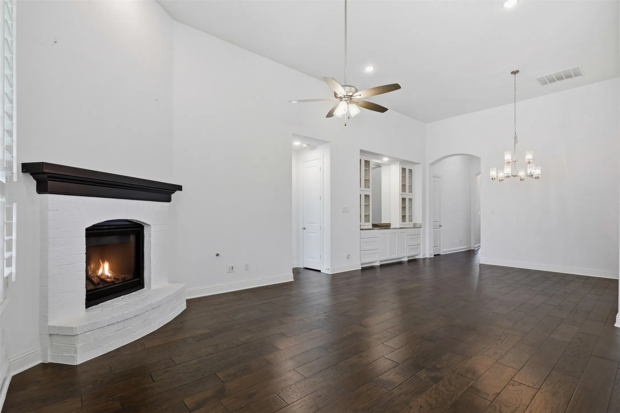Single Family Residence For Sale in Tarrant County , 6028 Firefox Lane, Fort Worth, Texas 76123, 4 Bedroom, 3 Bathroom, 2 Garage spaces, 2,209 Sqft, built in 2020, mls#21343248, Real Estate Agent in Fort Worth, Homes For Sale in Tarrant county, Homes For Sale in Fort Worth, Realtor in Fort Worth Texas, Real Estate Brokerage Independent Realty Texas, Luminita Cordes Realtor