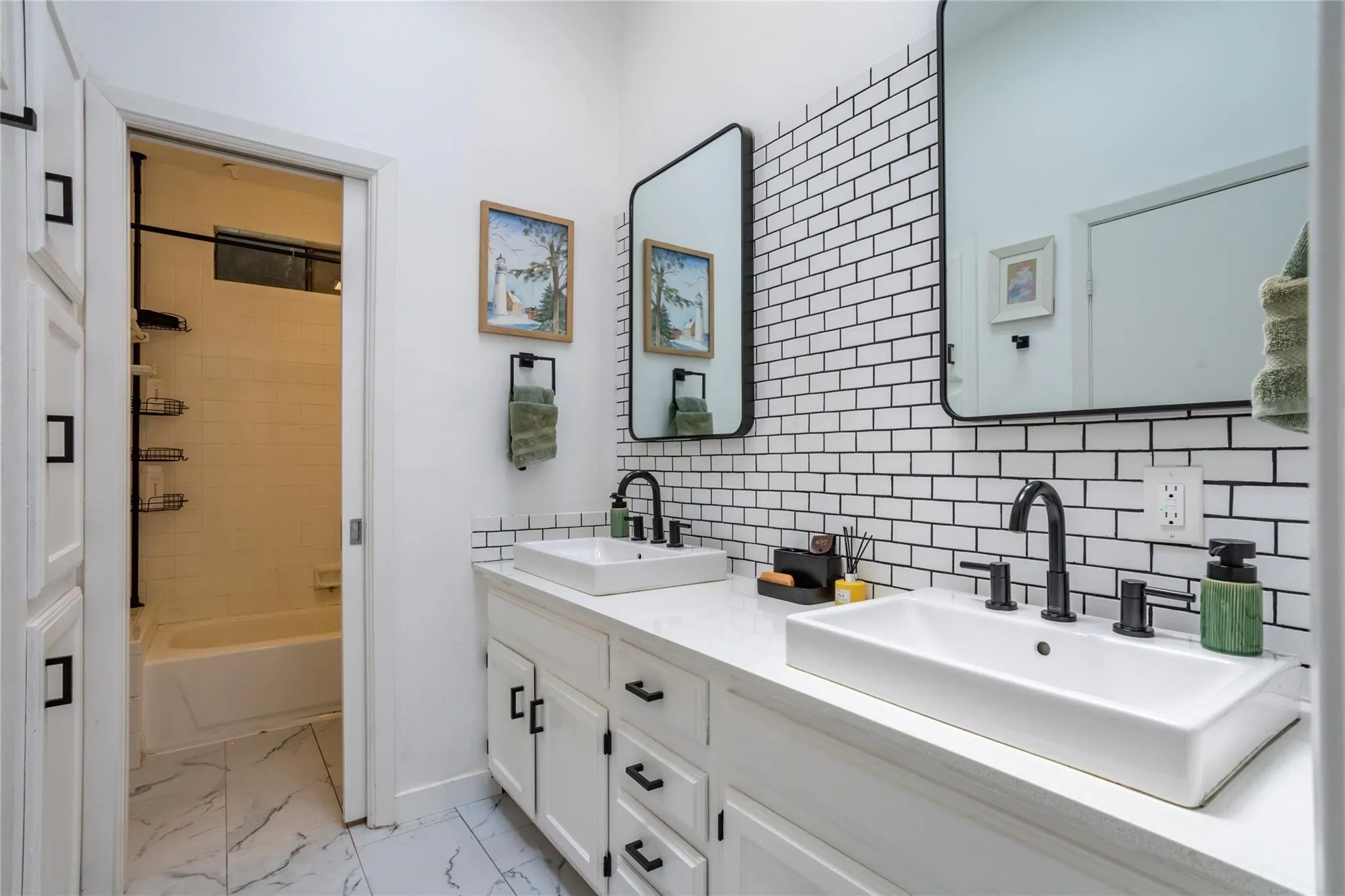 Condominium For Sale in Dallas County , 4030 Holland Avenue 8, Dallas, Texas 75219, 1 Bedroom, 1 Bathroom, Garage spaces, 852 Sqft, built in 1983, mls#21344281, Real Estate Agent in Dallas, Homes For Sale in Dallas county, Homes For Sale in Dallas, Realtor in Dallas Texas, Real Estate Brokerage Independent Realty Texas, Luminita Cordes Realtor