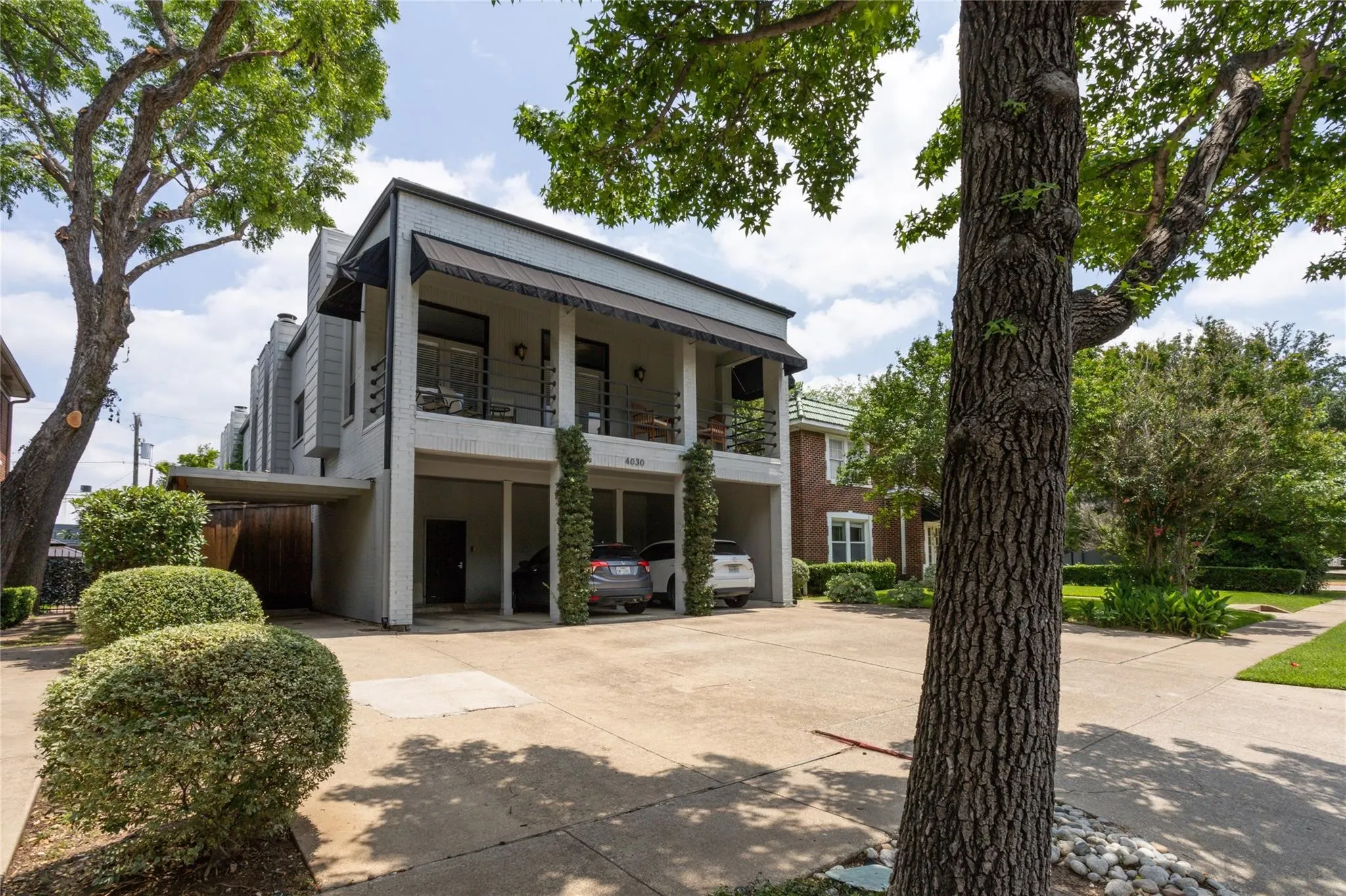 Condominium For Sale in Dallas County , 4030 Holland Avenue 8, Dallas, Texas 75219, 1 Bedroom, 1 Bathroom, Garage spaces, 852 Sqft, built in 1983, mls#21344281, Real Estate Agent in Dallas, Homes For Sale in Dallas county, Homes For Sale in Dallas, Realtor in Dallas Texas, Real Estate Brokerage Independent Realty Texas, Luminita Cordes Realtor