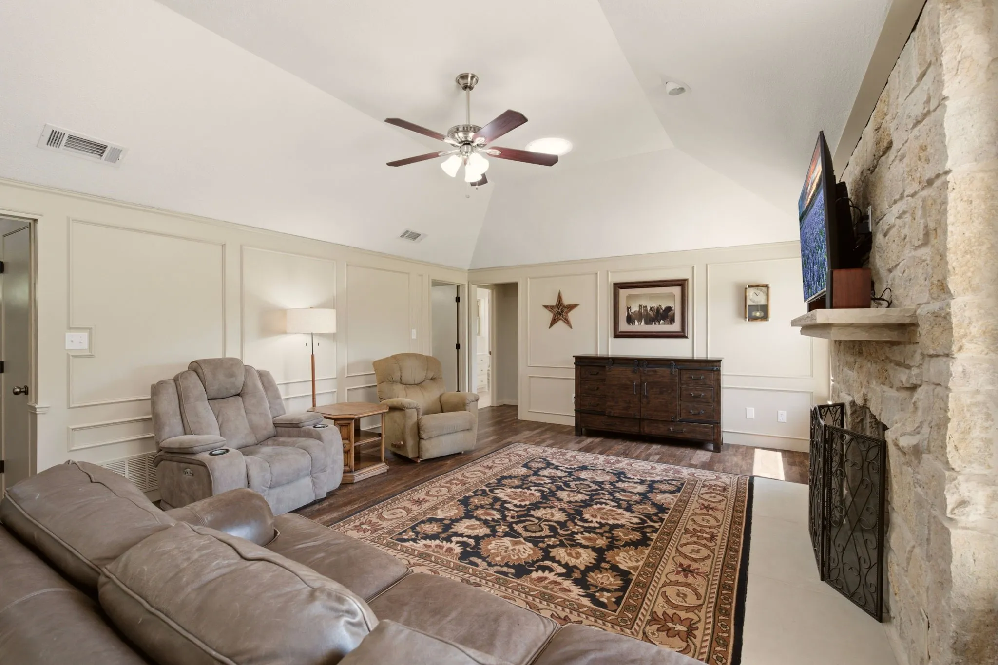 Single Family Residence For Sale in Collin County , 220 Dale Drive, New Hope, Texas 75071, 3 Bedroom, 2 Bathroom, 4 Garage spaces, 1,853 Sqft, built in 1984, mls#21344283, Real Estate Agent in New Hope, Homes For Sale in Collin county, Homes For Sale in New Hope, Realtor in New Hope Texas, Real Estate Brokerage Independent Realty Texas, Luminita Cordes Realtor