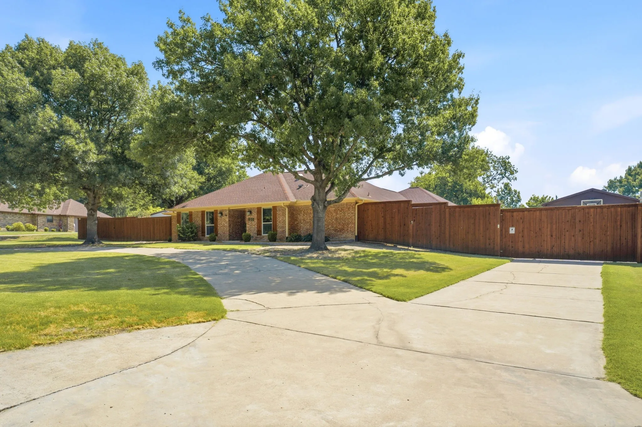 Single Family Residence For Sale in Collin County , 220 Dale Drive, New Hope, Texas 75071, 3 Bedroom, 2 Bathroom, 4 Garage spaces, 1,853 Sqft, built in 1984, mls#21344283, Real Estate Agent in New Hope, Homes For Sale in Collin county, Homes For Sale in New Hope, Realtor in New Hope Texas, Real Estate Brokerage Independent Realty Texas, Luminita Cordes Realtor