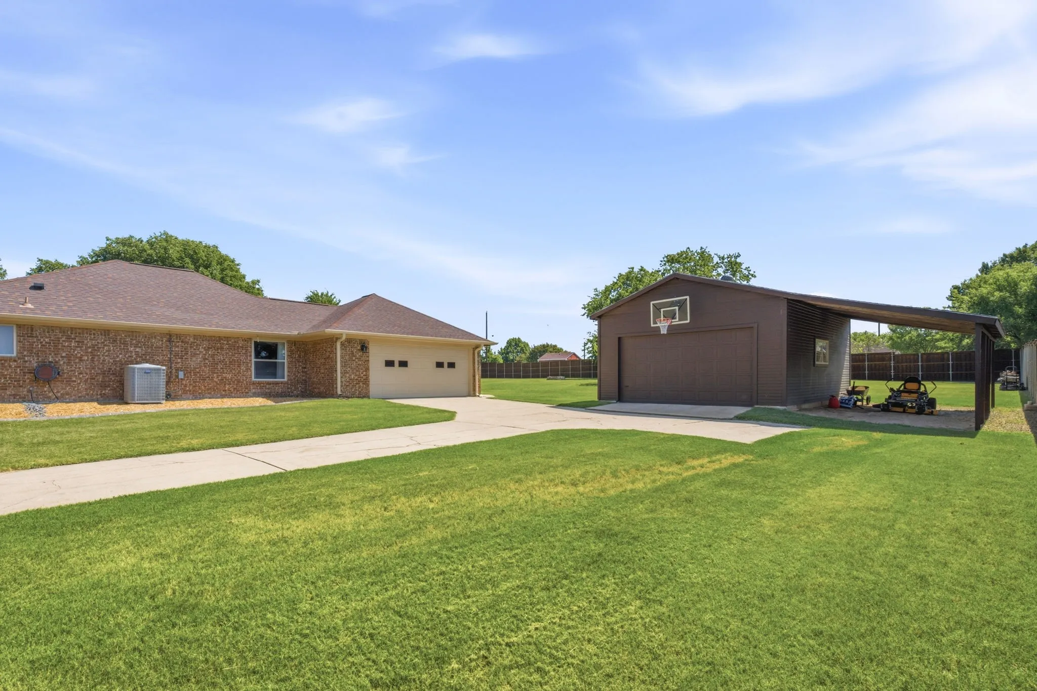 Single Family Residence For Sale in Collin County , 220 Dale Drive, New Hope, Texas 75071, 3 Bedroom, 2 Bathroom, 4 Garage spaces, 1,853 Sqft, built in 1984, mls#21344283, Real Estate Agent in New Hope, Homes For Sale in Collin county, Homes For Sale in New Hope, Realtor in New Hope Texas, Real Estate Brokerage Independent Realty Texas, Luminita Cordes Realtor