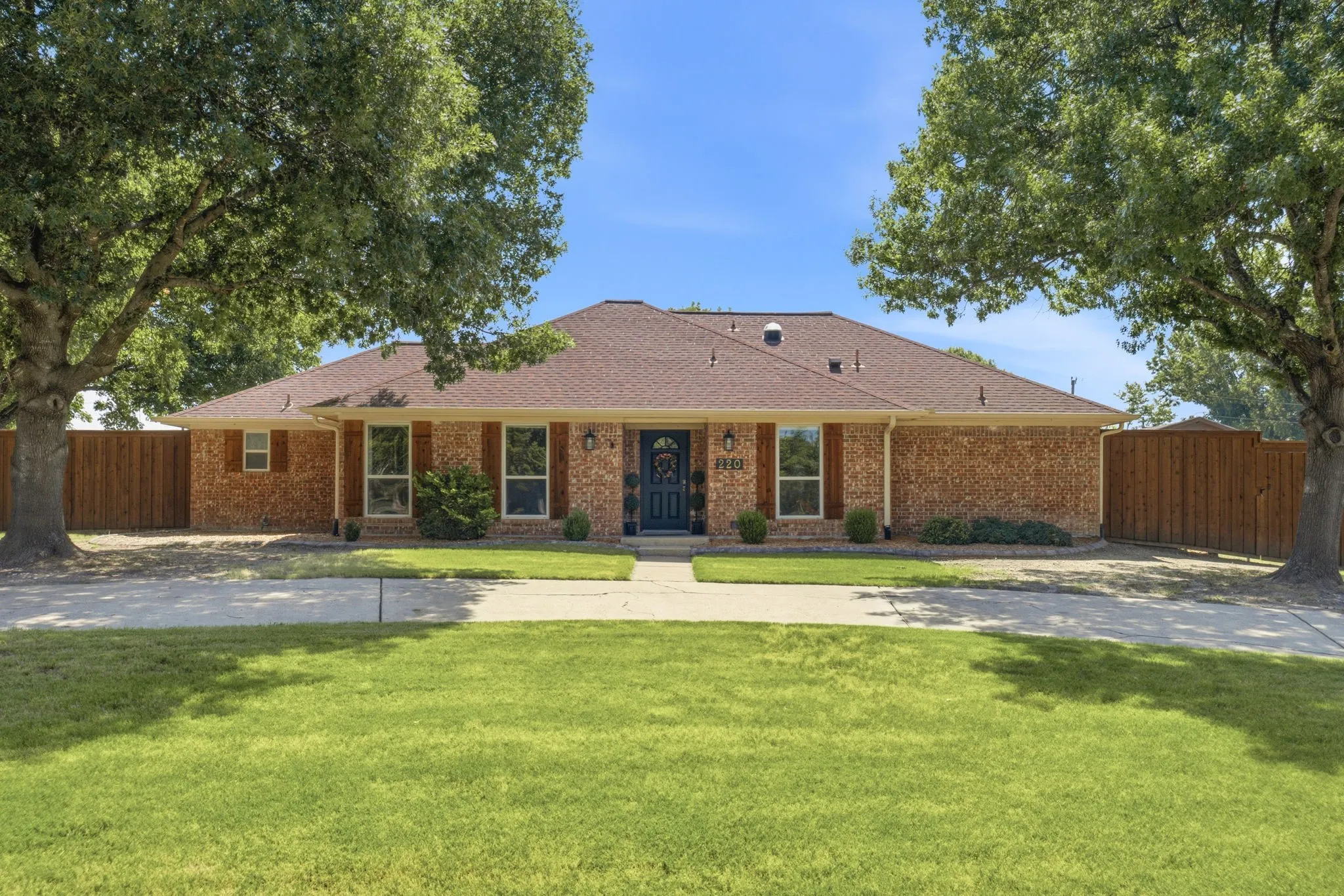 Single Family Residence For Sale in Collin County , 220 Dale Drive, New Hope, Texas 75071, 3 Bedroom, 2 Bathroom, 4 Garage spaces, 1,853 Sqft, built in 1984, mls#21344283, Real Estate Agent in New Hope, Homes For Sale in Collin county, Homes For Sale in New Hope, Realtor in New Hope Texas, Real Estate Brokerage Independent Realty Texas, Luminita Cordes Realtor