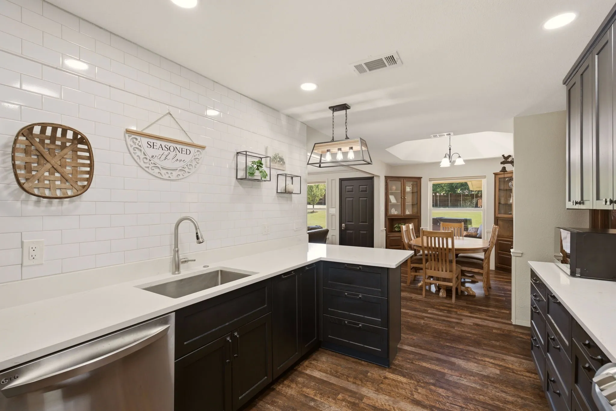 Single Family Residence For Sale in Collin County , 220 Dale Drive, New Hope, Texas 75071, 3 Bedroom, 2 Bathroom, 4 Garage spaces, 1,853 Sqft, built in 1984, mls#21344283, Real Estate Agent in New Hope, Homes For Sale in Collin county, Homes For Sale in New Hope, Realtor in New Hope Texas, Real Estate Brokerage Independent Realty Texas, Luminita Cordes Realtor