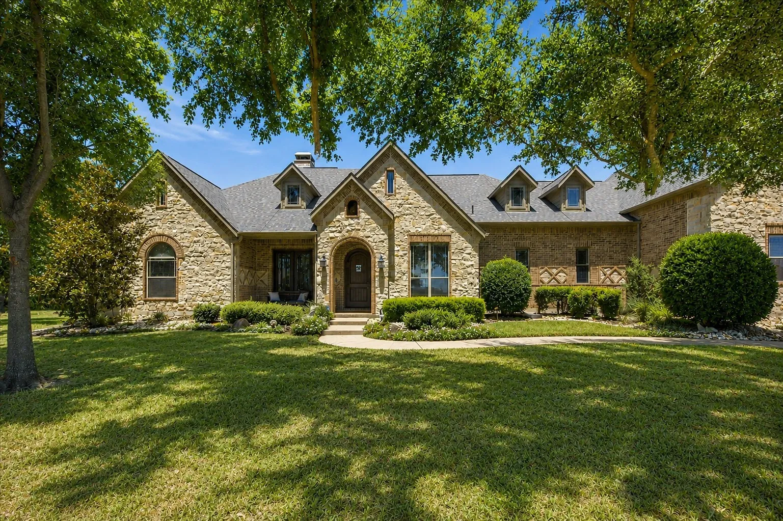 Single Family Residence For Sale in Rockwall County , 12 Granite Ridge Drive, Mclendon Chisholm, Texas 75032, 4 Bedroom, 5 Bathroom, 6 Garage spaces, 4,110 Sqft, built in 2007, mls#21343299, Real Estate Agent in Mclendon Chisholm, Homes For Sale in Rockwall county, Homes For Sale in Mclendon Chisholm, Realtor in Mclendon Chisholm Texas, Real Estate Brokerage Independent Realty Texas, Luminita Cordes Realtor