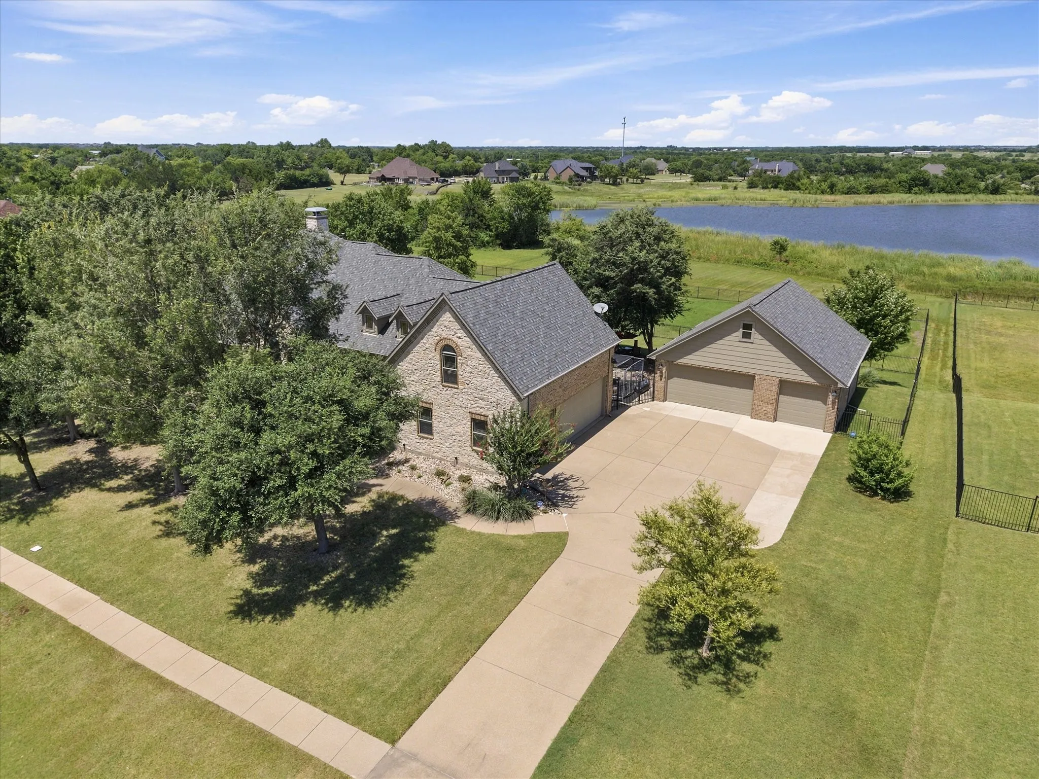 Single Family Residence For Sale in Rockwall County , 12 Granite Ridge Drive, Mclendon Chisholm, Texas 75032, 4 Bedroom, 5 Bathroom, 6 Garage spaces, 4,110 Sqft, built in 2007, mls#21343299, Real Estate Agent in Mclendon Chisholm, Homes For Sale in Rockwall county, Homes For Sale in Mclendon Chisholm, Realtor in Mclendon Chisholm Texas, Real Estate Brokerage Independent Realty Texas, Luminita Cordes Realtor