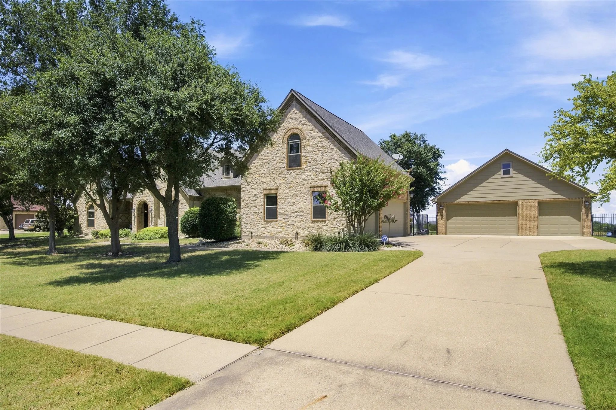 Single Family Residence For Sale in Rockwall County , 12 Granite Ridge Drive, Mclendon Chisholm, Texas 75032, 4 Bedroom, 5 Bathroom, 6 Garage spaces, 4,110 Sqft, built in 2007, mls#21343299, Real Estate Agent in Mclendon Chisholm, Homes For Sale in Rockwall county, Homes For Sale in Mclendon Chisholm, Realtor in Mclendon Chisholm Texas, Real Estate Brokerage Independent Realty Texas, Luminita Cordes Realtor