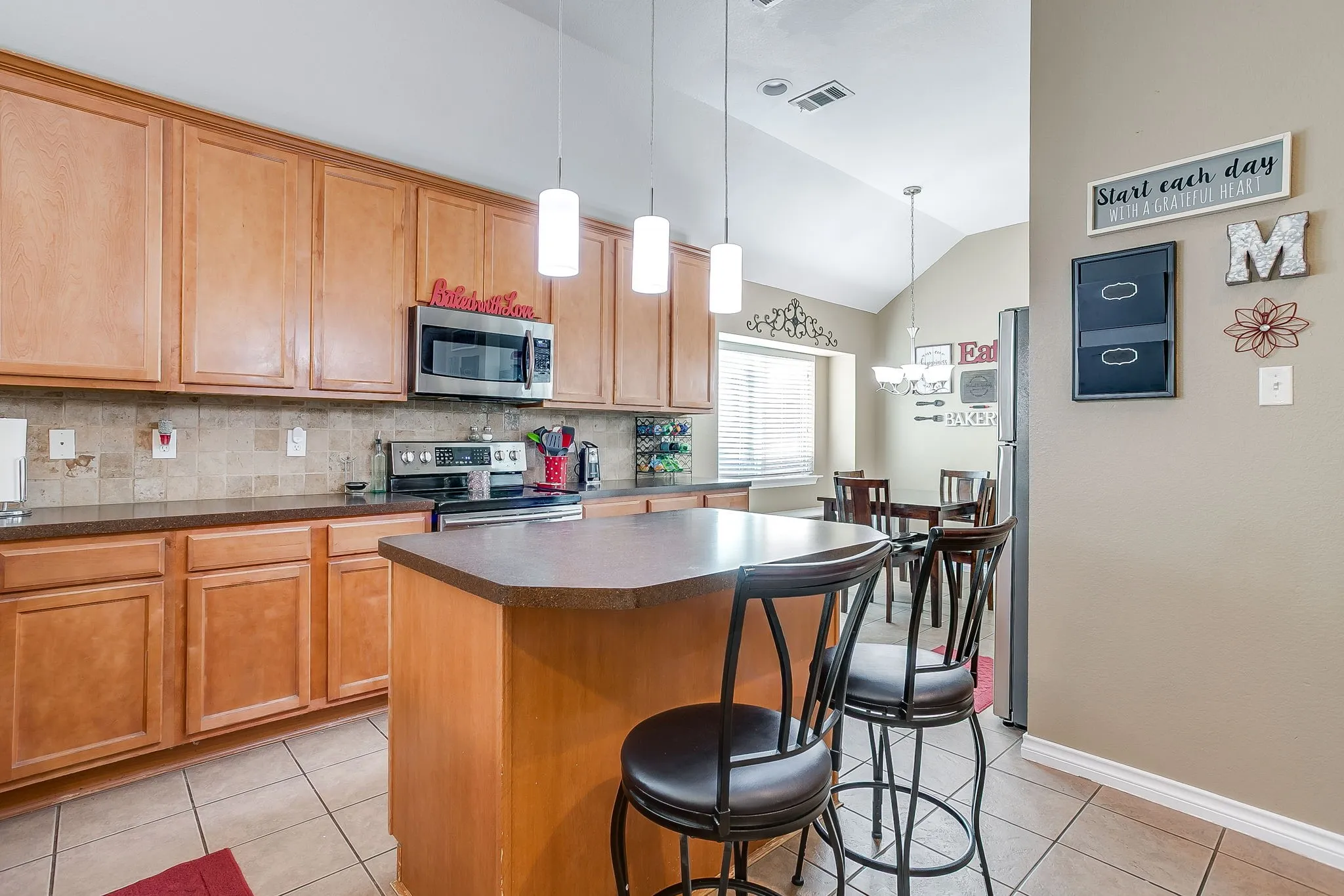 Single Family Residence For Sale in Tarrant County , 1337 Constance Drive, Fort Worth, Texas 76131, 4 Bedroom, 2 Bathroom, 2 Garage spaces, 1,856 Sqft, built in 2005, mls#21342735, Real Estate Agent in Fort Worth, Homes For Sale in Tarrant county, Homes For Sale in Fort Worth, Realtor in Fort Worth Texas, Real Estate Brokerage Independent Realty Texas, Luminita Cordes Realtor