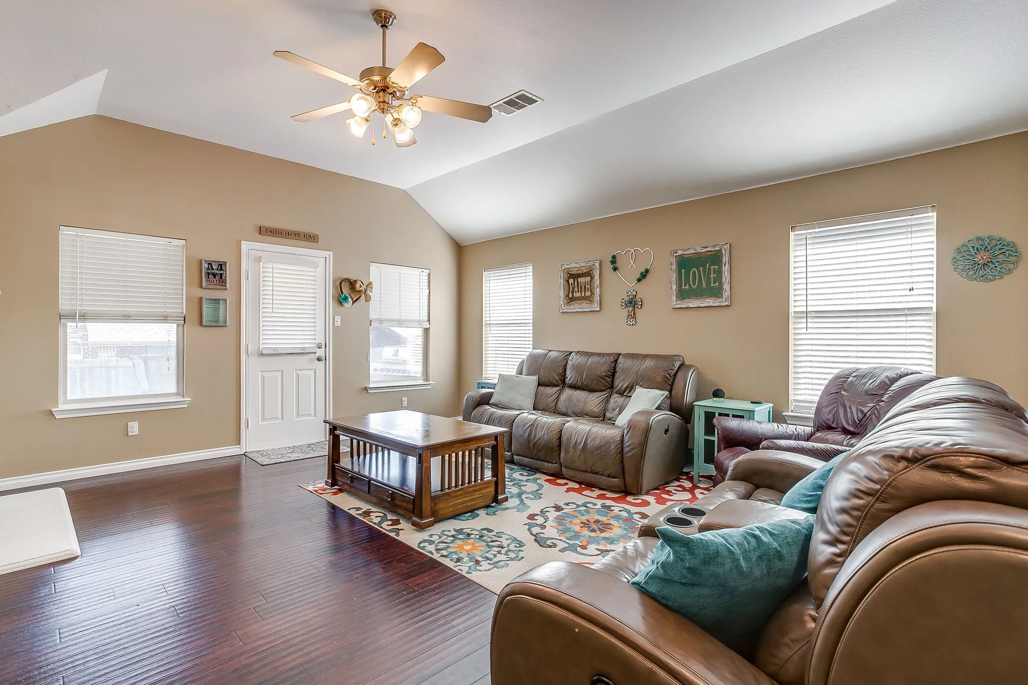 Single Family Residence For Sale in Tarrant County , 1337 Constance Drive, Fort Worth, Texas 76131, 4 Bedroom, 2 Bathroom, 2 Garage spaces, 1,856 Sqft, built in 2005, mls#21342735, Real Estate Agent in Fort Worth, Homes For Sale in Tarrant county, Homes For Sale in Fort Worth, Realtor in Fort Worth Texas, Real Estate Brokerage Independent Realty Texas, Luminita Cordes Realtor