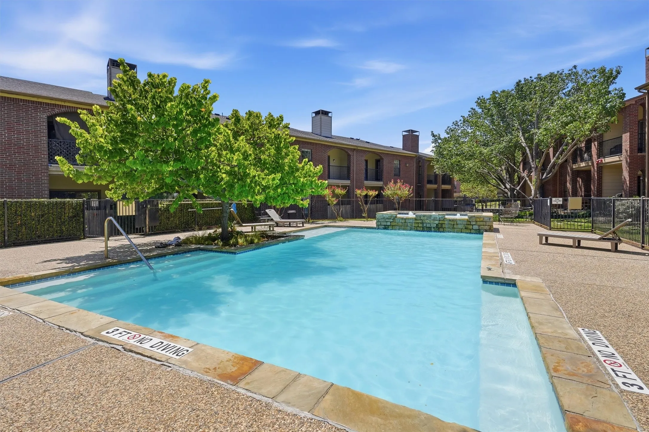Condominium For Sale in Tarrant County , 3201 Donnelly Circle 309, Fort Worth, Texas 76107, 1 Bedroom, 2 Bathroom, Garage spaces, 936 Sqft, built in 1985, mls#21344040, Real Estate Agent in Fort Worth, Homes For Sale in Tarrant county, Homes For Sale in Fort Worth, Realtor in Fort Worth Texas, Real Estate Brokerage Independent Realty Texas, Luminita Cordes Realtor