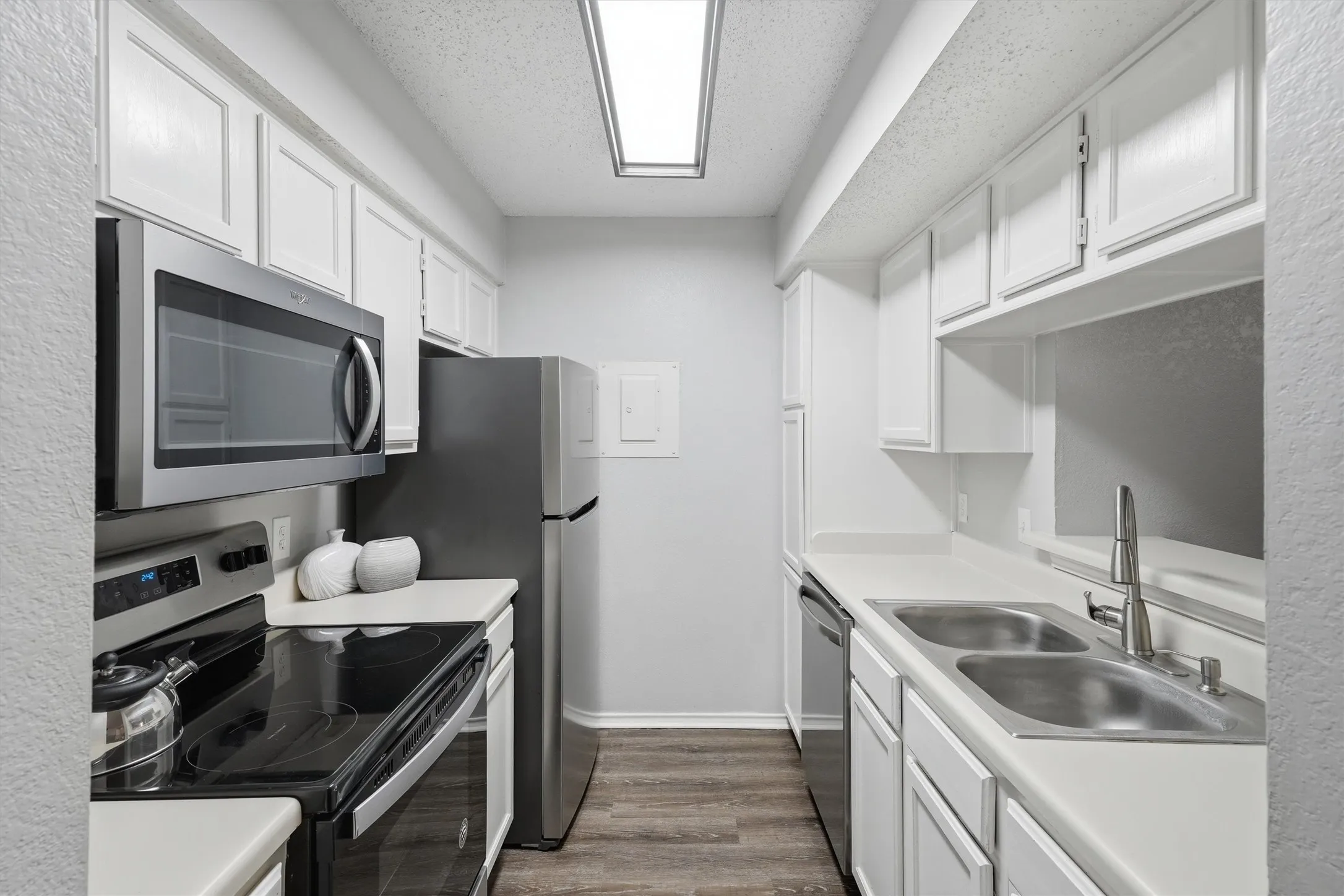 Condominium For Sale in Tarrant County , 3201 Donnelly Circle 309, Fort Worth, Texas 76107, 1 Bedroom, 2 Bathroom, Garage spaces, 936 Sqft, built in 1985, mls#21344040, Real Estate Agent in Fort Worth, Homes For Sale in Tarrant county, Homes For Sale in Fort Worth, Realtor in Fort Worth Texas, Real Estate Brokerage Independent Realty Texas, Luminita Cordes Realtor