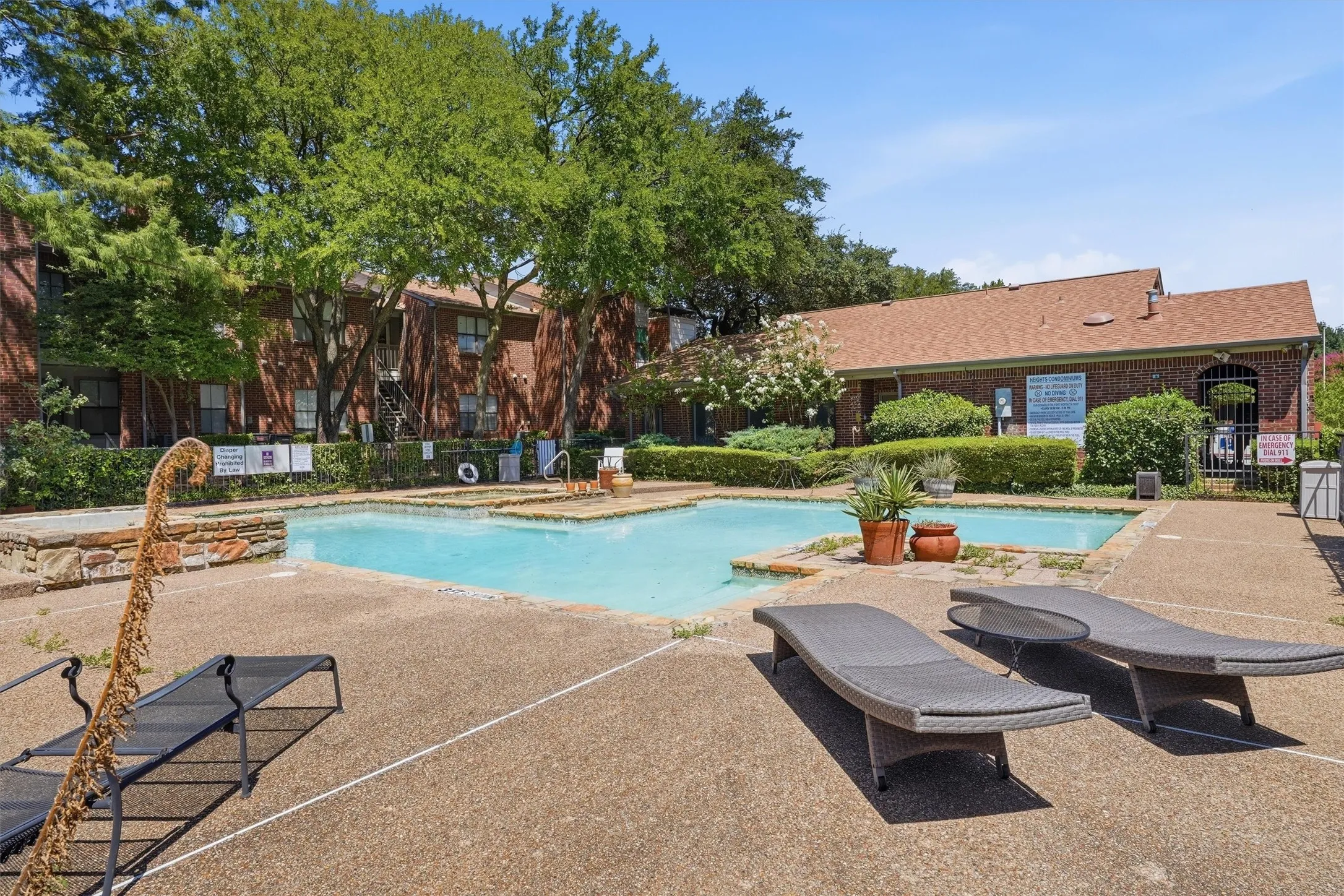 Condominium For Sale in Tarrant County , 3201 Donnelly Circle 309, Fort Worth, Texas 76107, 1 Bedroom, 2 Bathroom, Garage spaces, 936 Sqft, built in 1985, mls#21344040, Real Estate Agent in Fort Worth, Homes For Sale in Tarrant county, Homes For Sale in Fort Worth, Realtor in Fort Worth Texas, Real Estate Brokerage Independent Realty Texas, Luminita Cordes Realtor