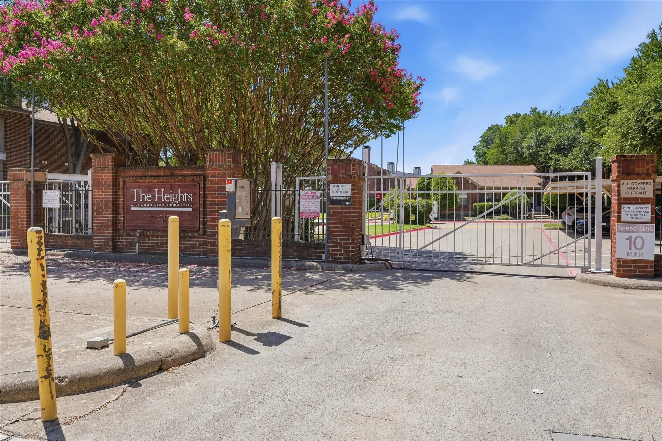 Condominium For Sale in Tarrant County , 3201 Donnelly Circle 309, Fort Worth, Texas 76107, 1 Bedroom, 2 Bathroom, Garage spaces, 936 Sqft, built in 1985, mls#21344040, Real Estate Agent in Fort Worth, Homes For Sale in Tarrant county, Homes For Sale in Fort Worth, Realtor in Fort Worth Texas, Real Estate Brokerage Independent Realty Texas, Luminita Cordes Realtor