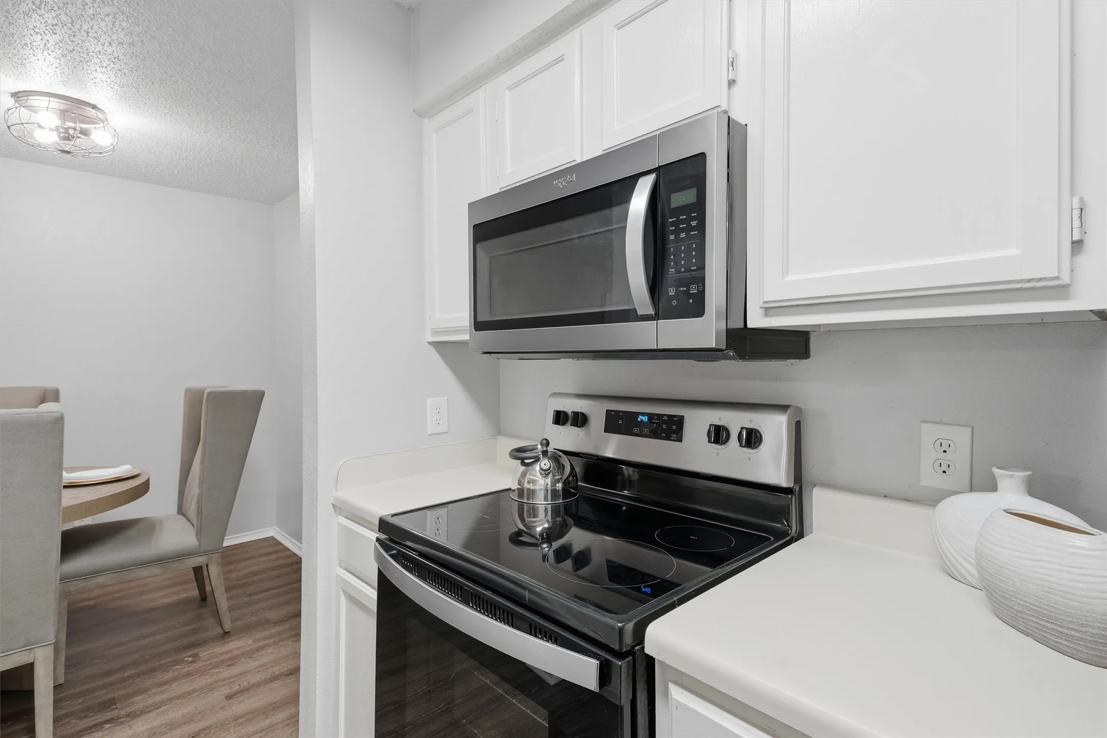 Condominium For Sale in Tarrant County , 3201 Donnelly Circle 309, Fort Worth, Texas 76107, 1 Bedroom, 2 Bathroom, Garage spaces, 936 Sqft, built in 1985, mls#21344040, Real Estate Agent in Fort Worth, Homes For Sale in Tarrant county, Homes For Sale in Fort Worth, Realtor in Fort Worth Texas, Real Estate Brokerage Independent Realty Texas, Luminita Cordes Realtor