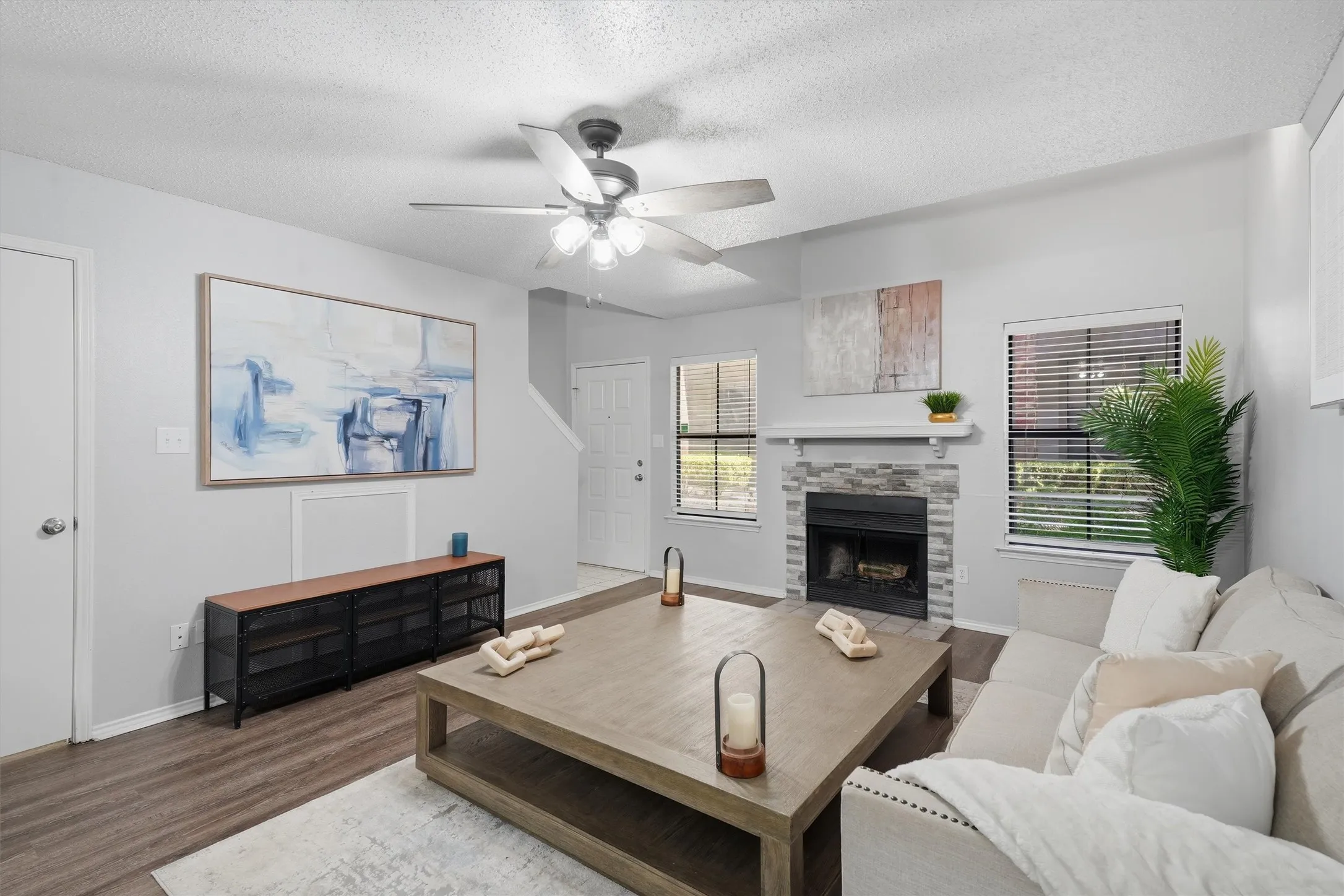 Condominium For Sale in Tarrant County , 3201 Donnelly Circle 309, Fort Worth, Texas 76107, 1 Bedroom, 2 Bathroom, Garage spaces, 936 Sqft, built in 1985, mls#21344040, Real Estate Agent in Fort Worth, Homes For Sale in Tarrant county, Homes For Sale in Fort Worth, Realtor in Fort Worth Texas, Real Estate Brokerage Independent Realty Texas, Luminita Cordes Realtor