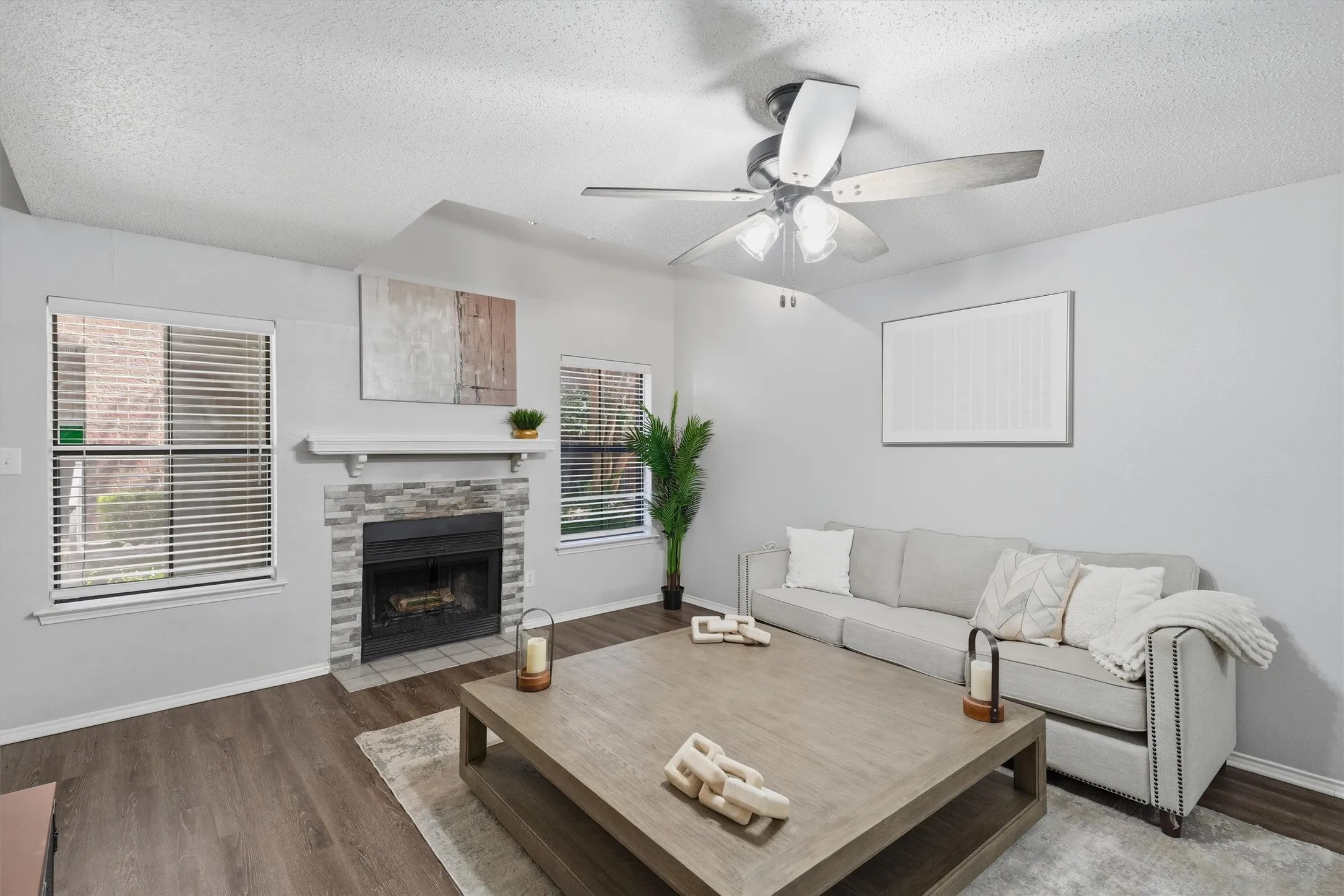 Condominium For Sale in Tarrant County , 3201 Donnelly Circle 309, Fort Worth, Texas 76107, 1 Bedroom, 2 Bathroom, Garage spaces, 936 Sqft, built in 1985, mls#21344040, Real Estate Agent in Fort Worth, Homes For Sale in Tarrant county, Homes For Sale in Fort Worth, Realtor in Fort Worth Texas, Real Estate Brokerage Independent Realty Texas, Luminita Cordes Realtor