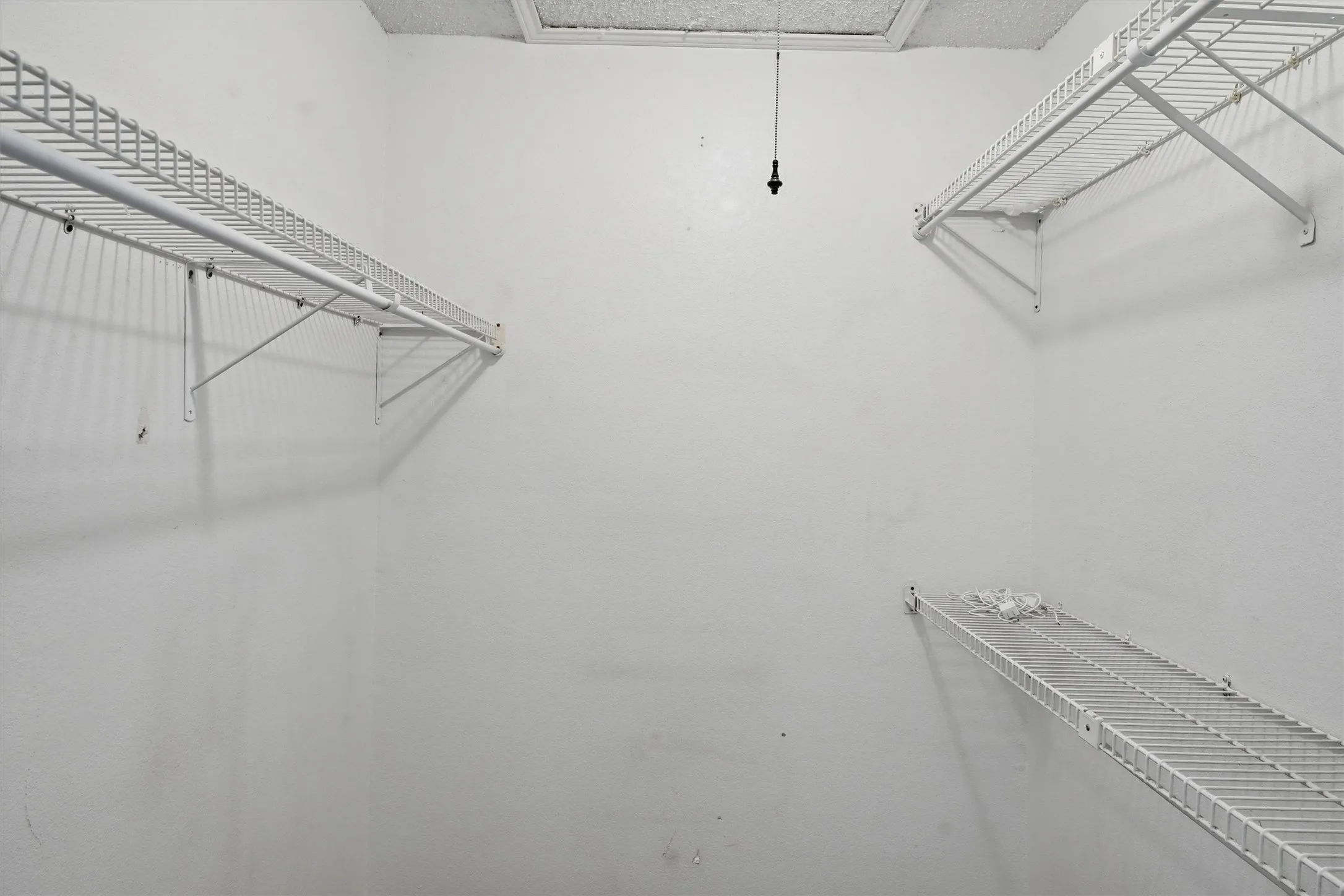 Condominium For Sale in Tarrant County , 3201 Donnelly Circle 309, Fort Worth, Texas 76107, 1 Bedroom, 2 Bathroom, Garage spaces, 936 Sqft, built in 1985, mls#21344040, Real Estate Agent in Fort Worth, Homes For Sale in Tarrant county, Homes For Sale in Fort Worth, Realtor in Fort Worth Texas, Real Estate Brokerage Independent Realty Texas, Luminita Cordes Realtor