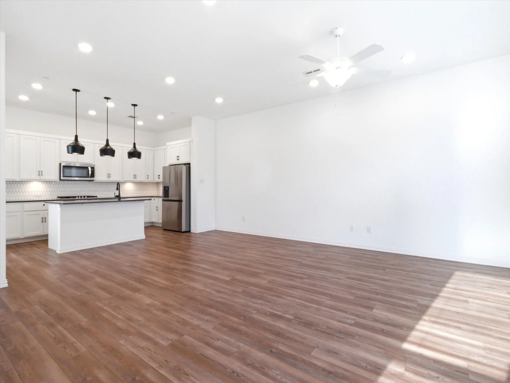 Townhouse For Sale in Collin County , 1070 Keene Ridge Drive, Allen, Texas 75013, 3 Bedroom, 3 Bathroom, 2 Garage spaces, 1,691 Sqft, built in 2023, Price $390,000, mls#21343389, Real Estate Agent in Allen, Homes For Sale in Collin county, Homes For Sale in Allen, Realtor in Allen Texas, Real Estate Brokerage Independent Realty Texas, Luminita Cordes Realtor