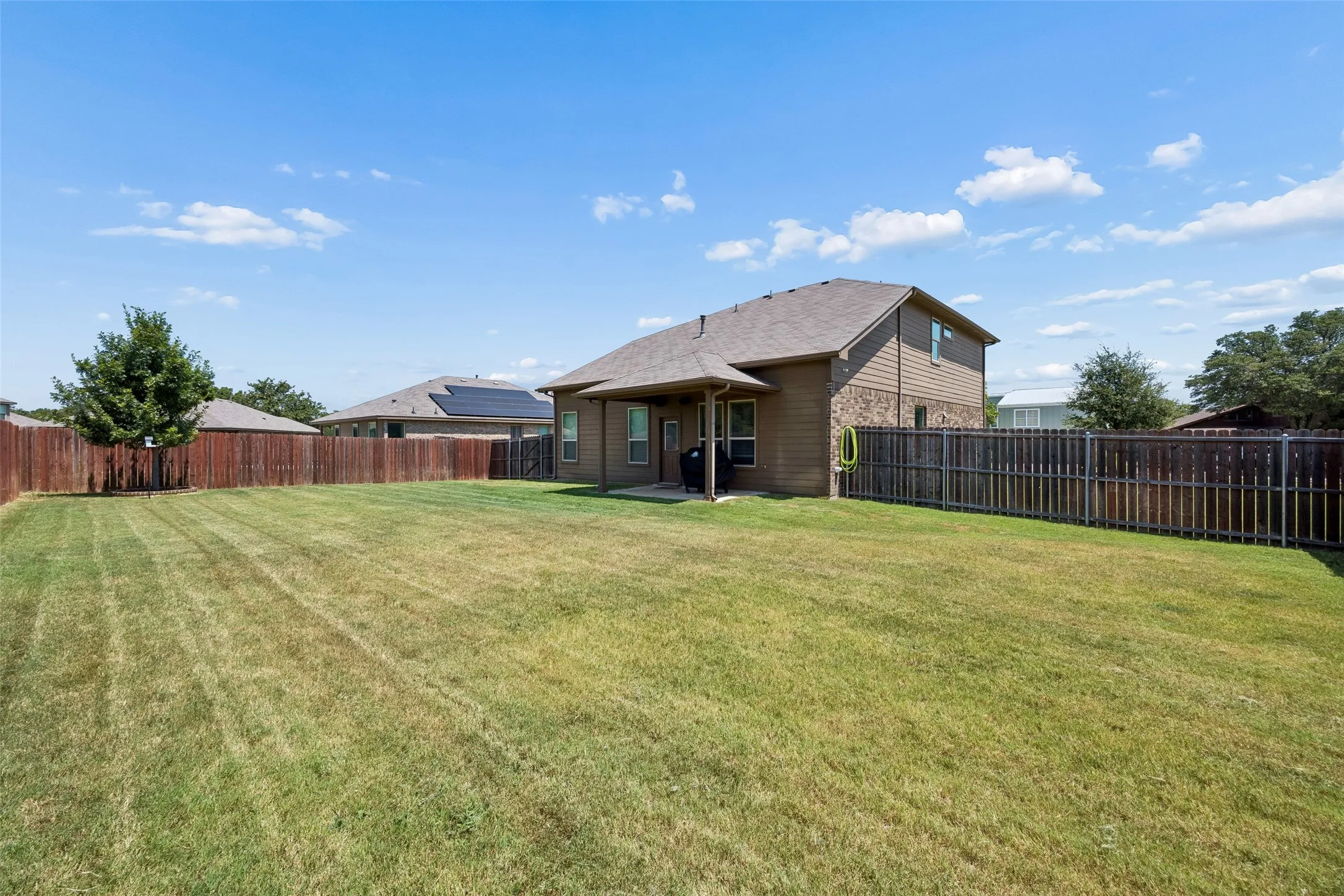 Single Family Residence For Sale in Tarrant County , 523 Harbor Drive, Azle, Texas 76020, 4 Bedroom, 3 Bathroom, 2 Garage spaces, 2,507 Sqft, built in 2020, mls#21342551, Real Estate Agent in Azle, Homes For Sale in Tarrant county, Homes For Sale in Azle, Realtor in Azle Texas, Real Estate Brokerage Independent Realty Texas, Luminita Cordes Realtor