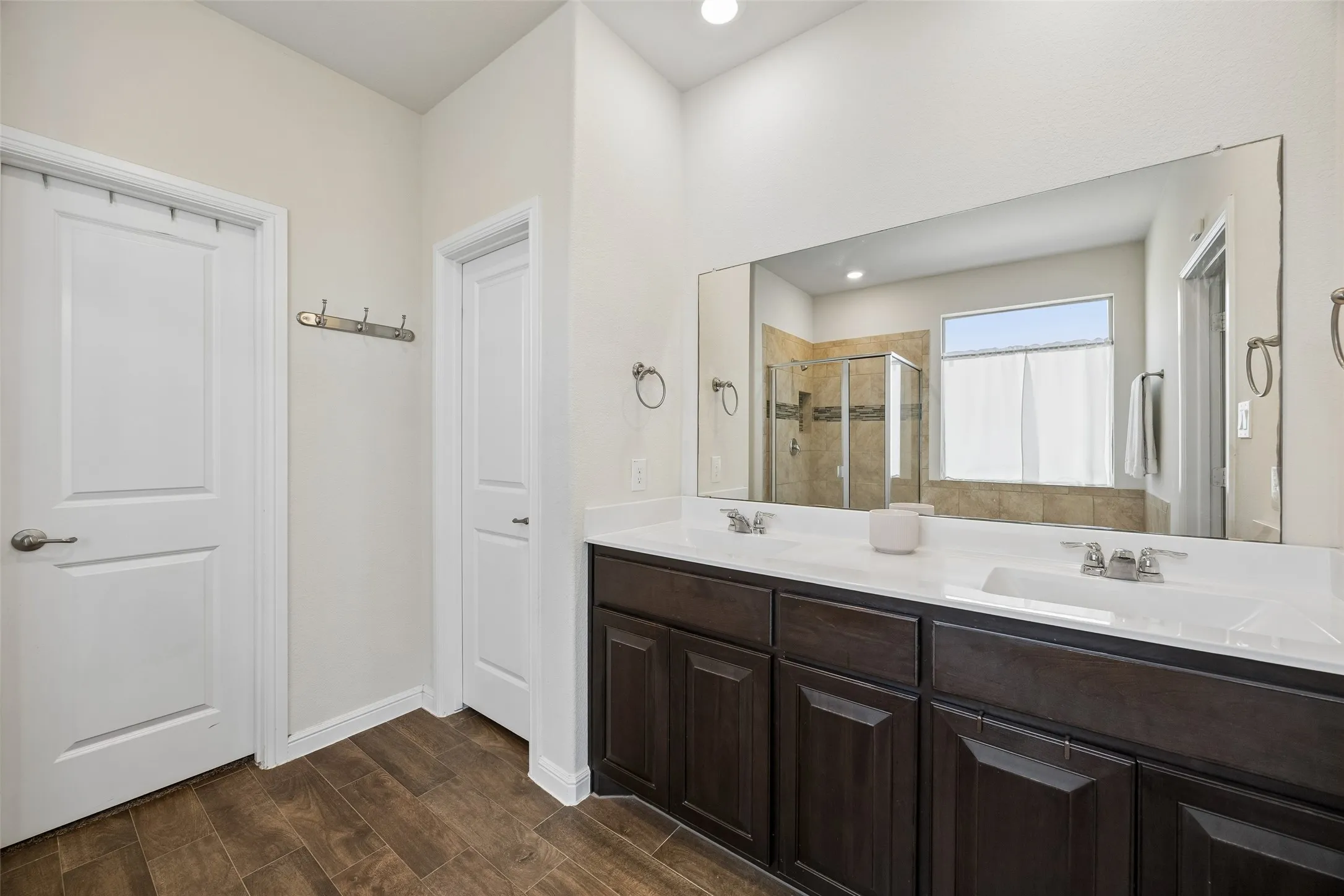 Single Family Residence For Sale in Tarrant County , 523 Harbor Drive, Azle, Texas 76020, 4 Bedroom, 3 Bathroom, 2 Garage spaces, 2,507 Sqft, built in 2020, mls#21342551, Real Estate Agent in Azle, Homes For Sale in Tarrant county, Homes For Sale in Azle, Realtor in Azle Texas, Real Estate Brokerage Independent Realty Texas, Luminita Cordes Realtor