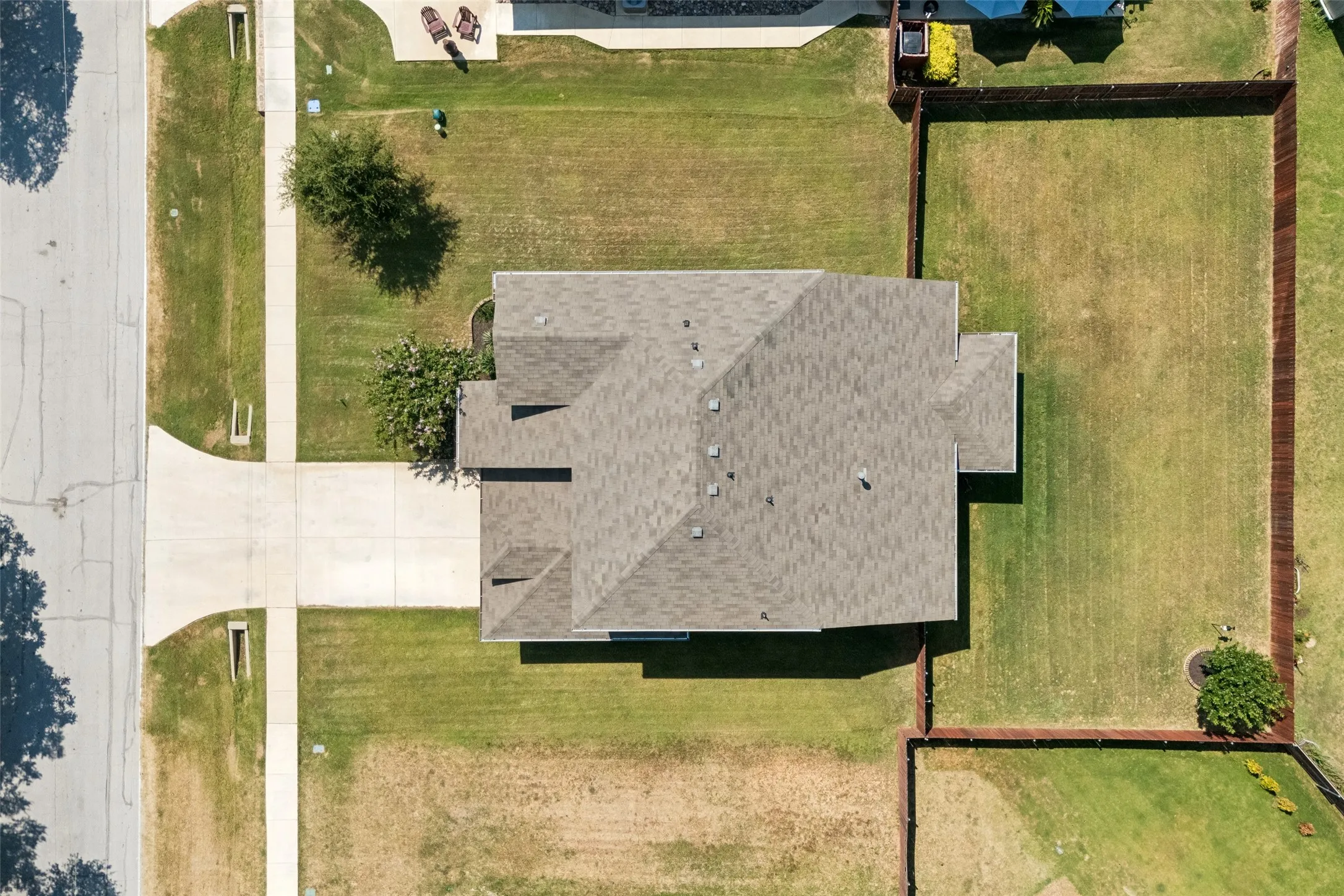Single Family Residence For Sale in Tarrant County , 523 Harbor Drive, Azle, Texas 76020, 4 Bedroom, 3 Bathroom, 2 Garage spaces, 2,507 Sqft, built in 2020, mls#21342551, Real Estate Agent in Azle, Homes For Sale in Tarrant county, Homes For Sale in Azle, Realtor in Azle Texas, Real Estate Brokerage Independent Realty Texas, Luminita Cordes Realtor