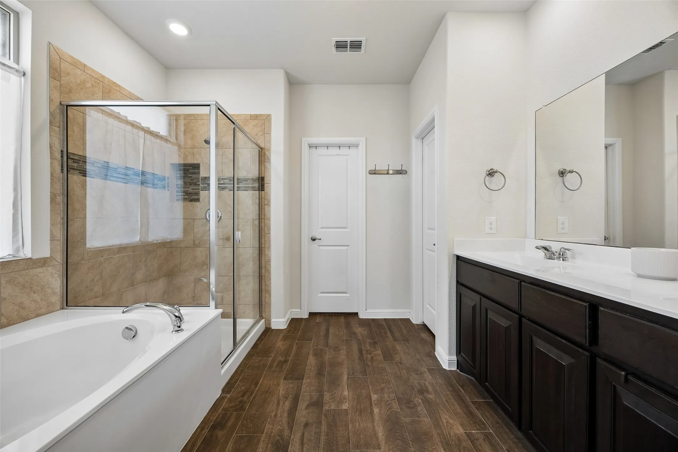 Single Family Residence For Sale in Tarrant County , 523 Harbor Drive, Azle, Texas 76020, 4 Bedroom, 3 Bathroom, 2 Garage spaces, 2,507 Sqft, built in 2020, mls#21342551, Real Estate Agent in Azle, Homes For Sale in Tarrant county, Homes For Sale in Azle, Realtor in Azle Texas, Real Estate Brokerage Independent Realty Texas, Luminita Cordes Realtor