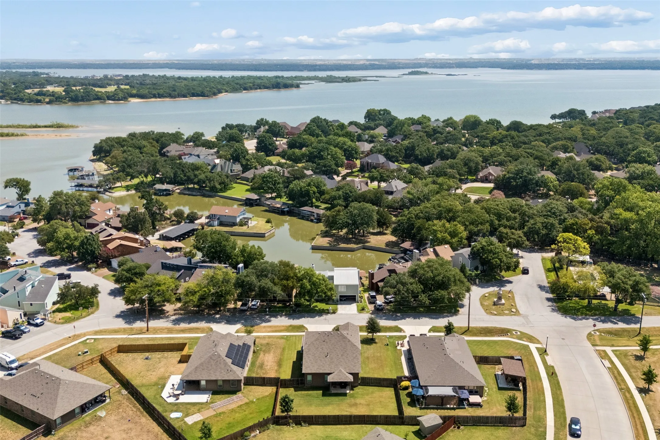 Single Family Residence For Sale in Tarrant County , 523 Harbor Drive, Azle, Texas 76020, 4 Bedroom, 3 Bathroom, 2 Garage spaces, 2,507 Sqft, built in 2020, mls#21342551, Real Estate Agent in Azle, Homes For Sale in Tarrant county, Homes For Sale in Azle, Realtor in Azle Texas, Real Estate Brokerage Independent Realty Texas, Luminita Cordes Realtor