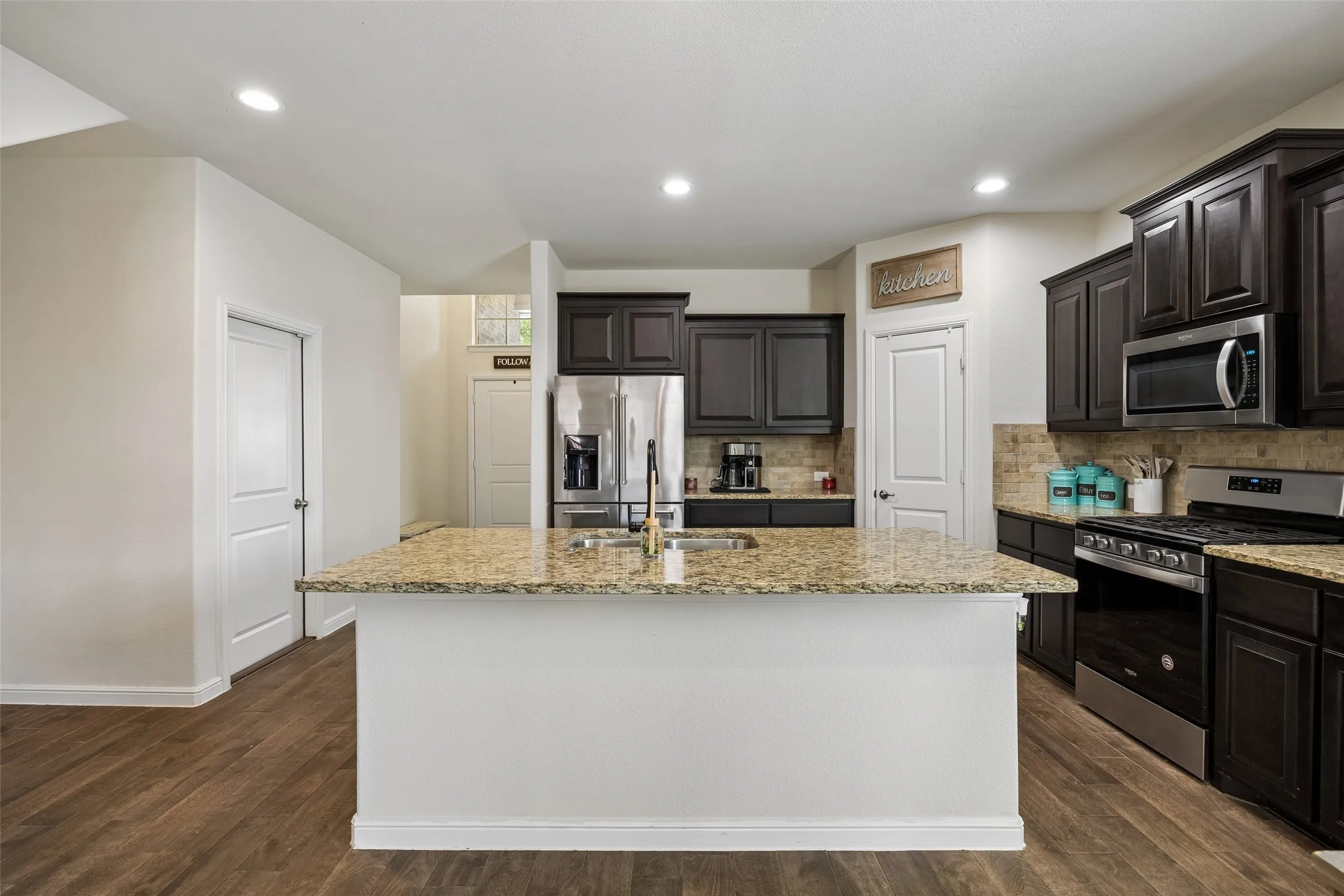 Single Family Residence For Sale in Tarrant County , 523 Harbor Drive, Azle, Texas 76020, 4 Bedroom, 3 Bathroom, 2 Garage spaces, 2,507 Sqft, built in 2020, mls#21342551, Real Estate Agent in Azle, Homes For Sale in Tarrant county, Homes For Sale in Azle, Realtor in Azle Texas, Real Estate Brokerage Independent Realty Texas, Luminita Cordes Realtor