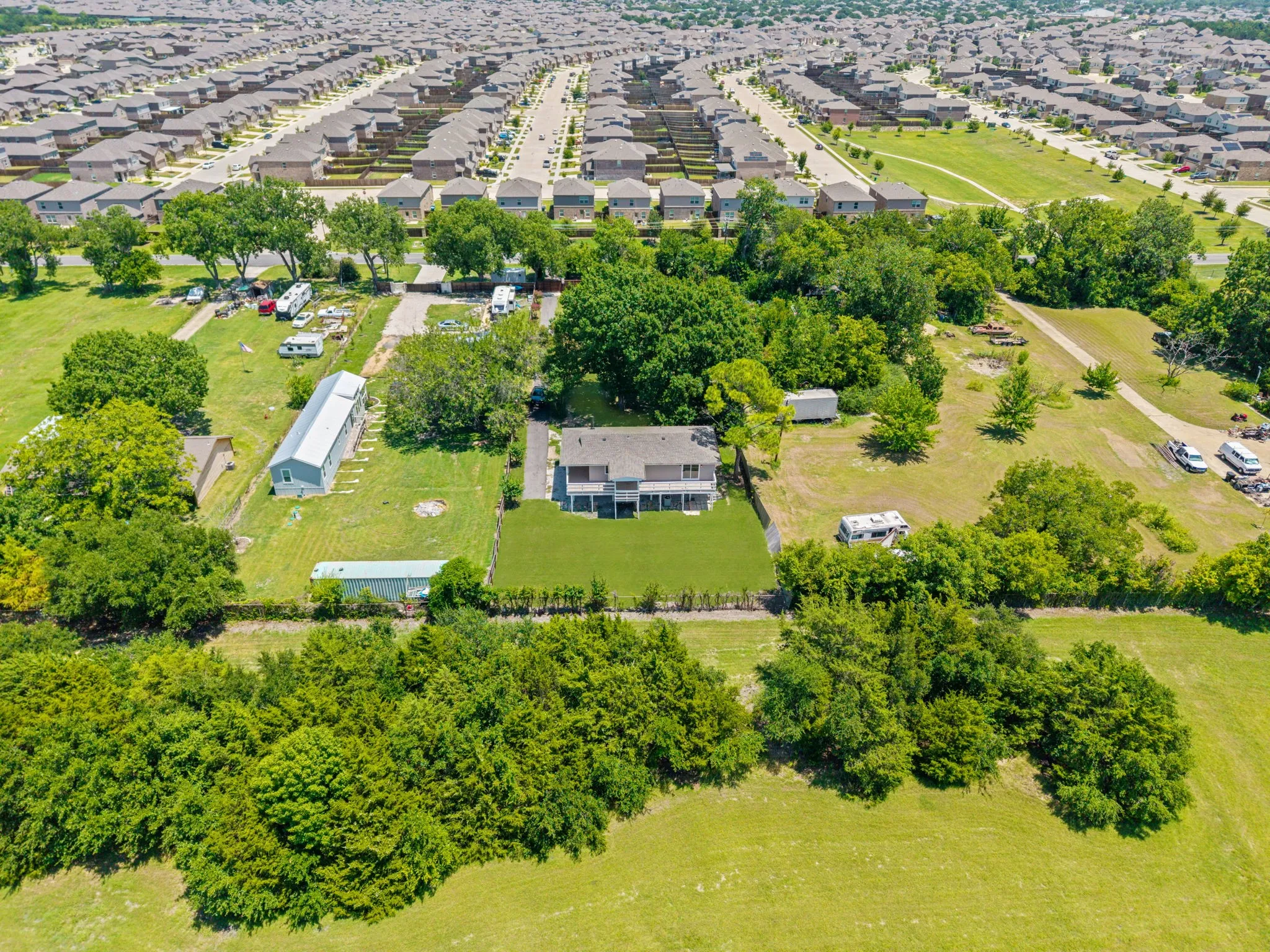 Single Family Residence For Sale in Kaufman County , 17235 Lake Ray Hubbard Drive, Forney, Texas 75126, 2 Bedroom, 1 Bathroom, Garage spaces, 1,056 Sqft, built in 1981, mls#21344049, Real Estate Agent in Forney, Homes For Sale in Kaufman county, Homes For Sale in Forney, Realtor in Forney Texas, Real Estate Brokerage Independent Realty Texas, Luminita Cordes Realtor