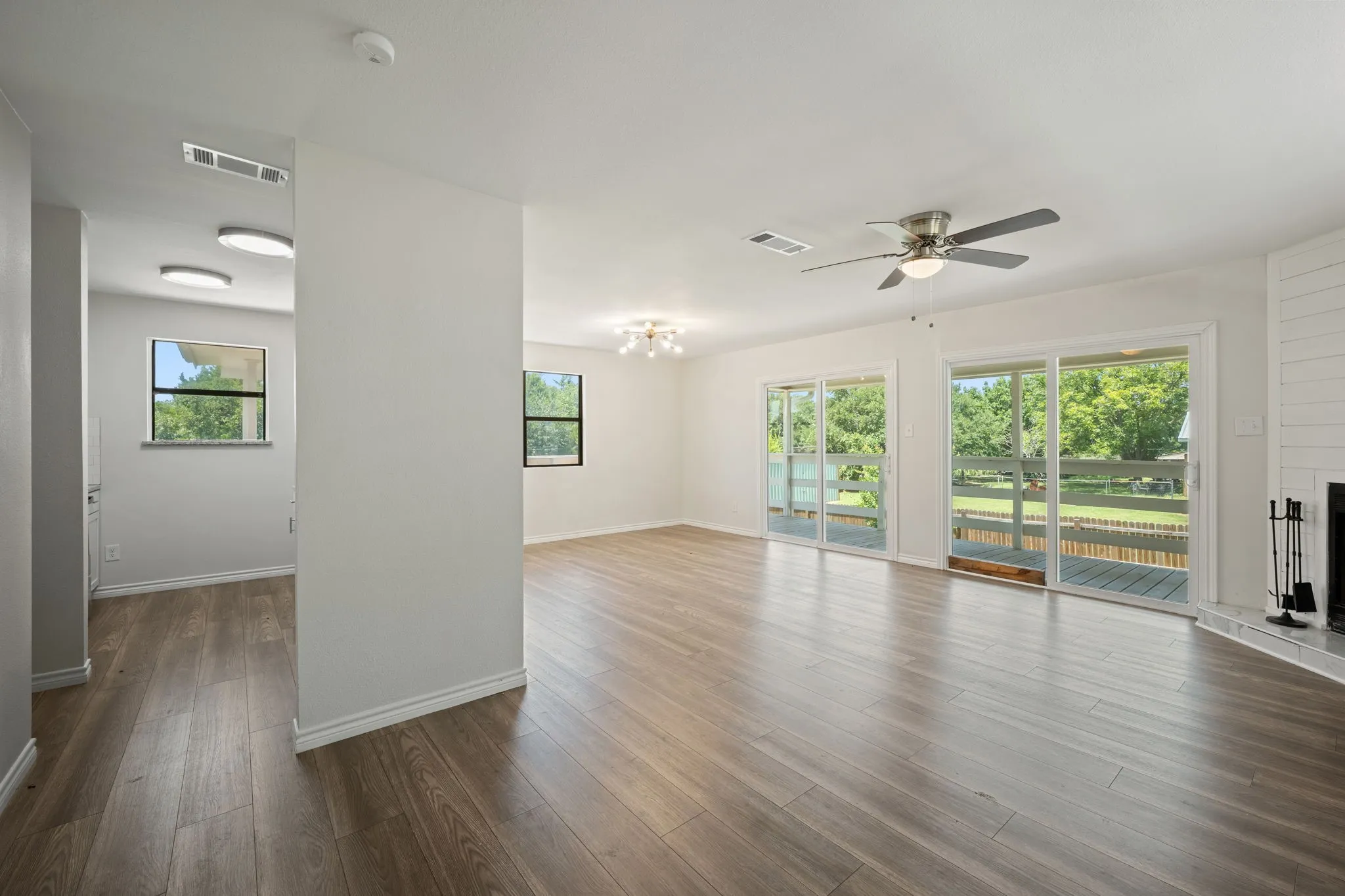 Single Family Residence For Sale in Kaufman County , 17235 Lake Ray Hubbard Drive, Forney, Texas 75126, 2 Bedroom, 1 Bathroom, Garage spaces, 1,056 Sqft, built in 1981, mls#21344049, Real Estate Agent in Forney, Homes For Sale in Kaufman county, Homes For Sale in Forney, Realtor in Forney Texas, Real Estate Brokerage Independent Realty Texas, Luminita Cordes Realtor