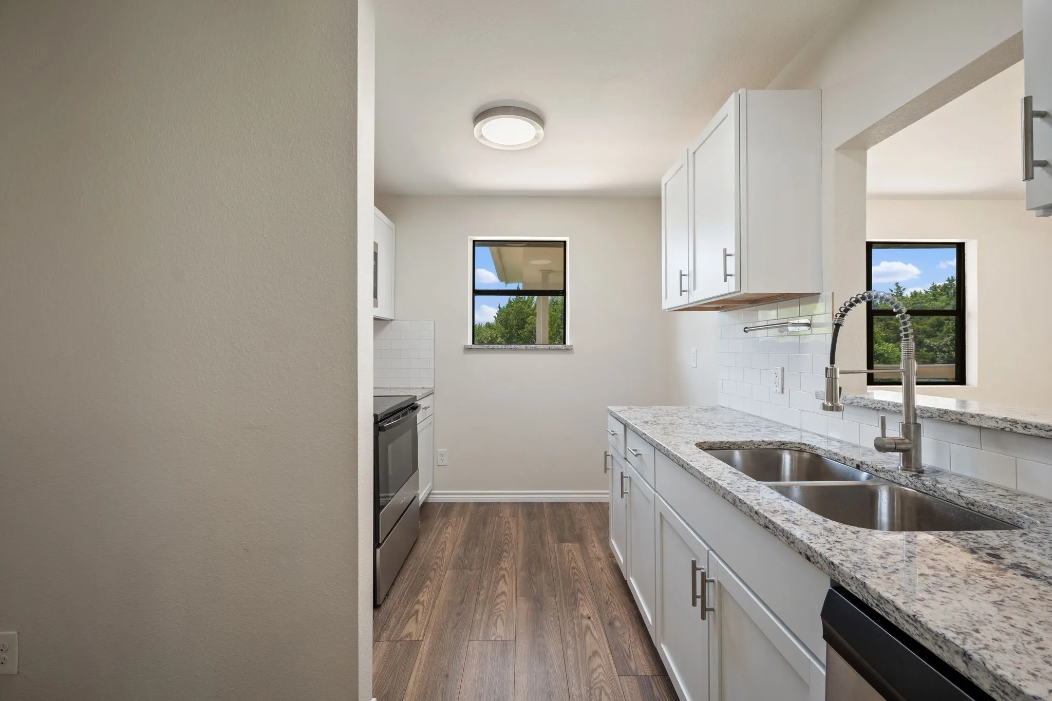 Single Family Residence For Sale in Kaufman County , 17235 Lake Ray Hubbard Drive, Forney, Texas 75126, 2 Bedroom, 1 Bathroom, Garage spaces, 1,056 Sqft, built in 1981, mls#21344049, Real Estate Agent in Forney, Homes For Sale in Kaufman county, Homes For Sale in Forney, Realtor in Forney Texas, Real Estate Brokerage Independent Realty Texas, Luminita Cordes Realtor