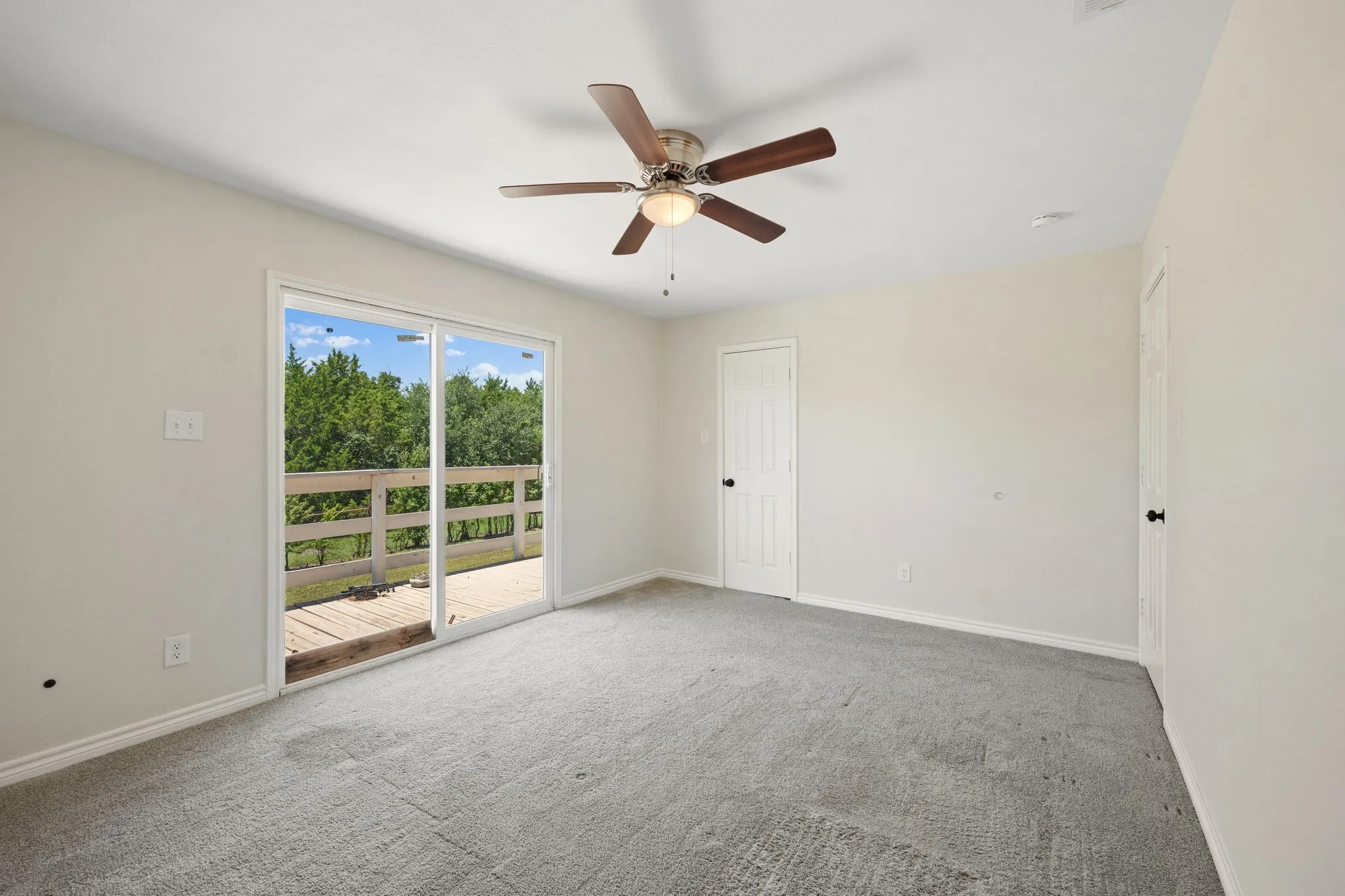 Single Family Residence For Sale in Kaufman County , 17235 Lake Ray Hubbard Drive, Forney, Texas 75126, 2 Bedroom, 1 Bathroom, Garage spaces, 1,056 Sqft, built in 1981, mls#21344049, Real Estate Agent in Forney, Homes For Sale in Kaufman county, Homes For Sale in Forney, Realtor in Forney Texas, Real Estate Brokerage Independent Realty Texas, Luminita Cordes Realtor