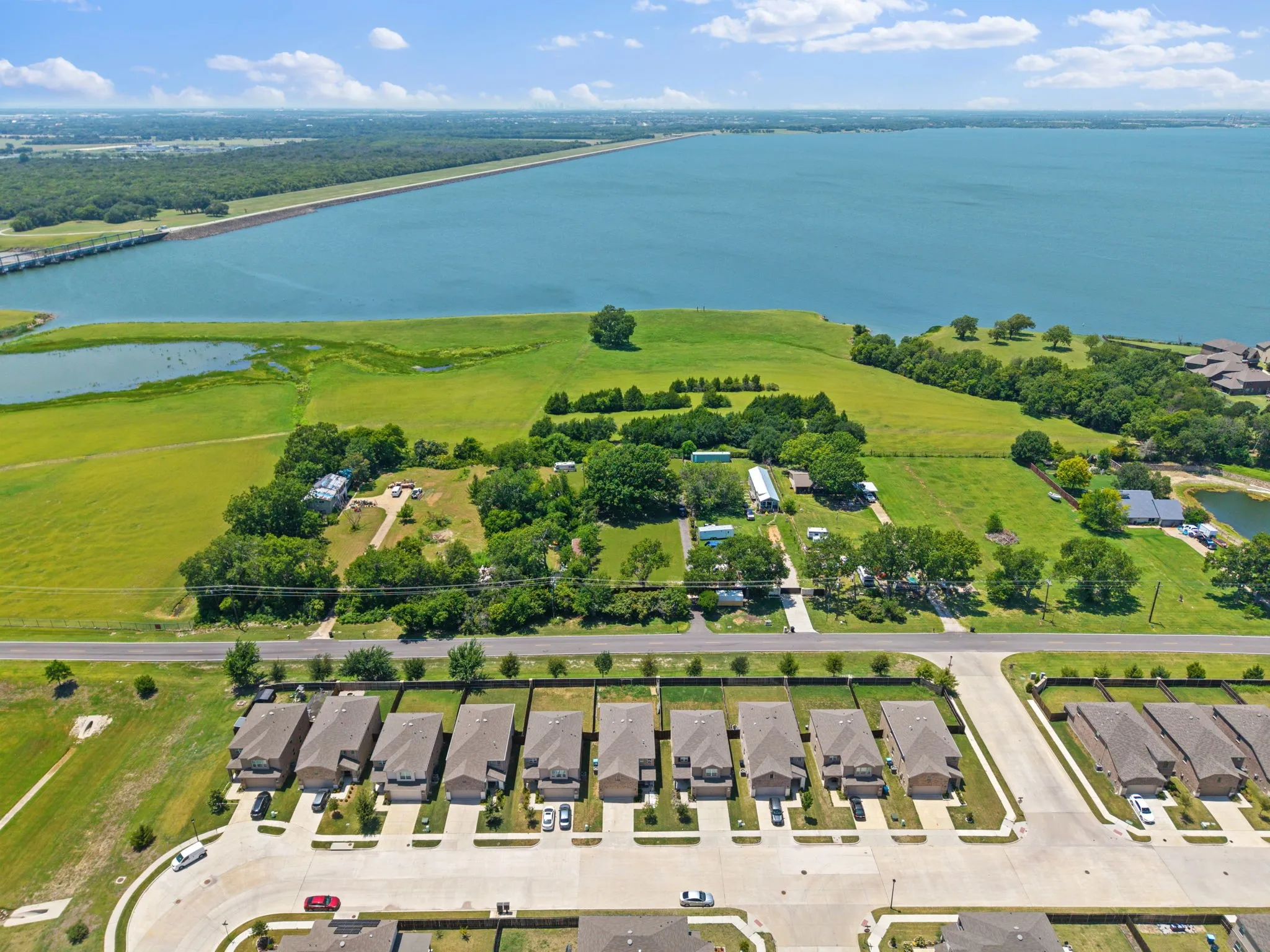 Single Family Residence For Sale in Kaufman County , 17235 Lake Ray Hubbard Drive, Forney, Texas 75126, 2 Bedroom, 1 Bathroom, Garage spaces, 1,056 Sqft, built in 1981, mls#21344049, Real Estate Agent in Forney, Homes For Sale in Kaufman county, Homes For Sale in Forney, Realtor in Forney Texas, Real Estate Brokerage Independent Realty Texas, Luminita Cordes Realtor
