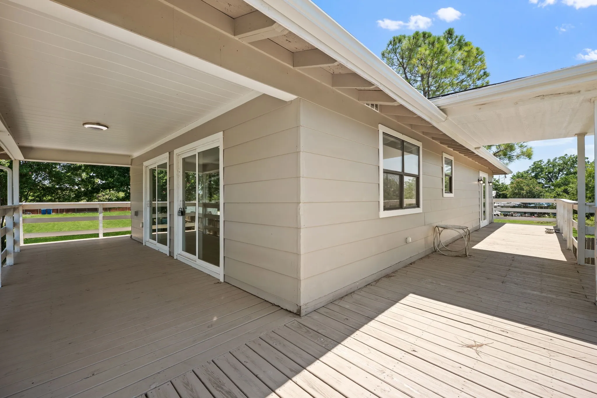 Single Family Residence For Sale in Kaufman County , 17235 Lake Ray Hubbard Drive, Forney, Texas 75126, 2 Bedroom, 1 Bathroom, Garage spaces, 1,056 Sqft, built in 1981, mls#21344049, Real Estate Agent in Forney, Homes For Sale in Kaufman county, Homes For Sale in Forney, Realtor in Forney Texas, Real Estate Brokerage Independent Realty Texas, Luminita Cordes Realtor