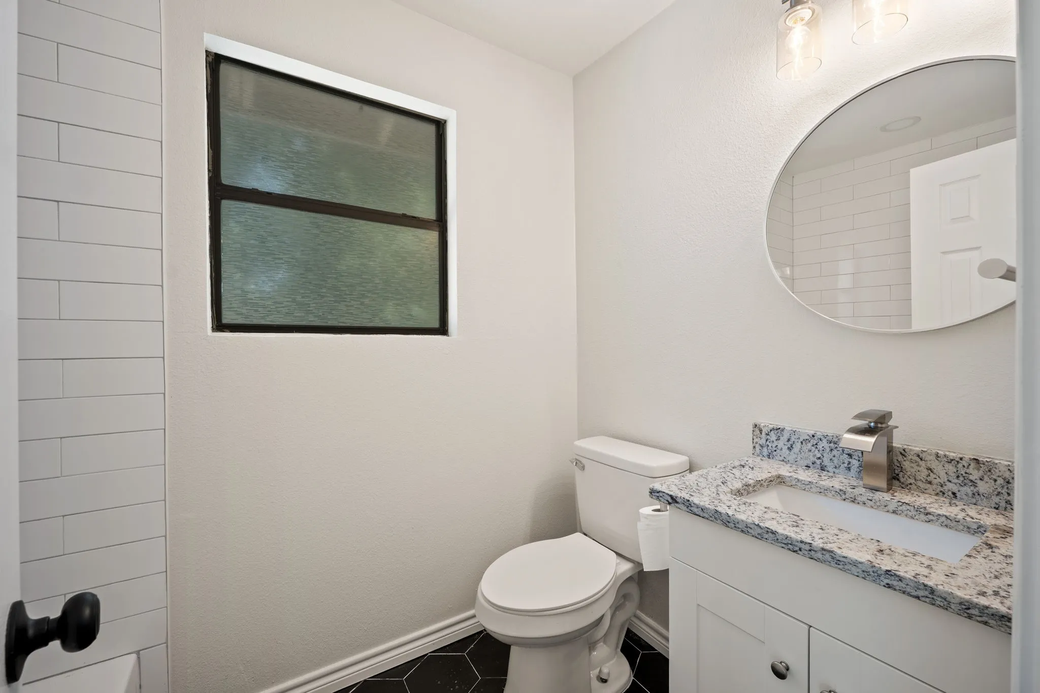 Single Family Residence For Sale in Kaufman County , 17235 Lake Ray Hubbard Drive, Forney, Texas 75126, 2 Bedroom, 1 Bathroom, Garage spaces, 1,056 Sqft, built in 1981, mls#21344049, Real Estate Agent in Forney, Homes For Sale in Kaufman county, Homes For Sale in Forney, Realtor in Forney Texas, Real Estate Brokerage Independent Realty Texas, Luminita Cordes Realtor