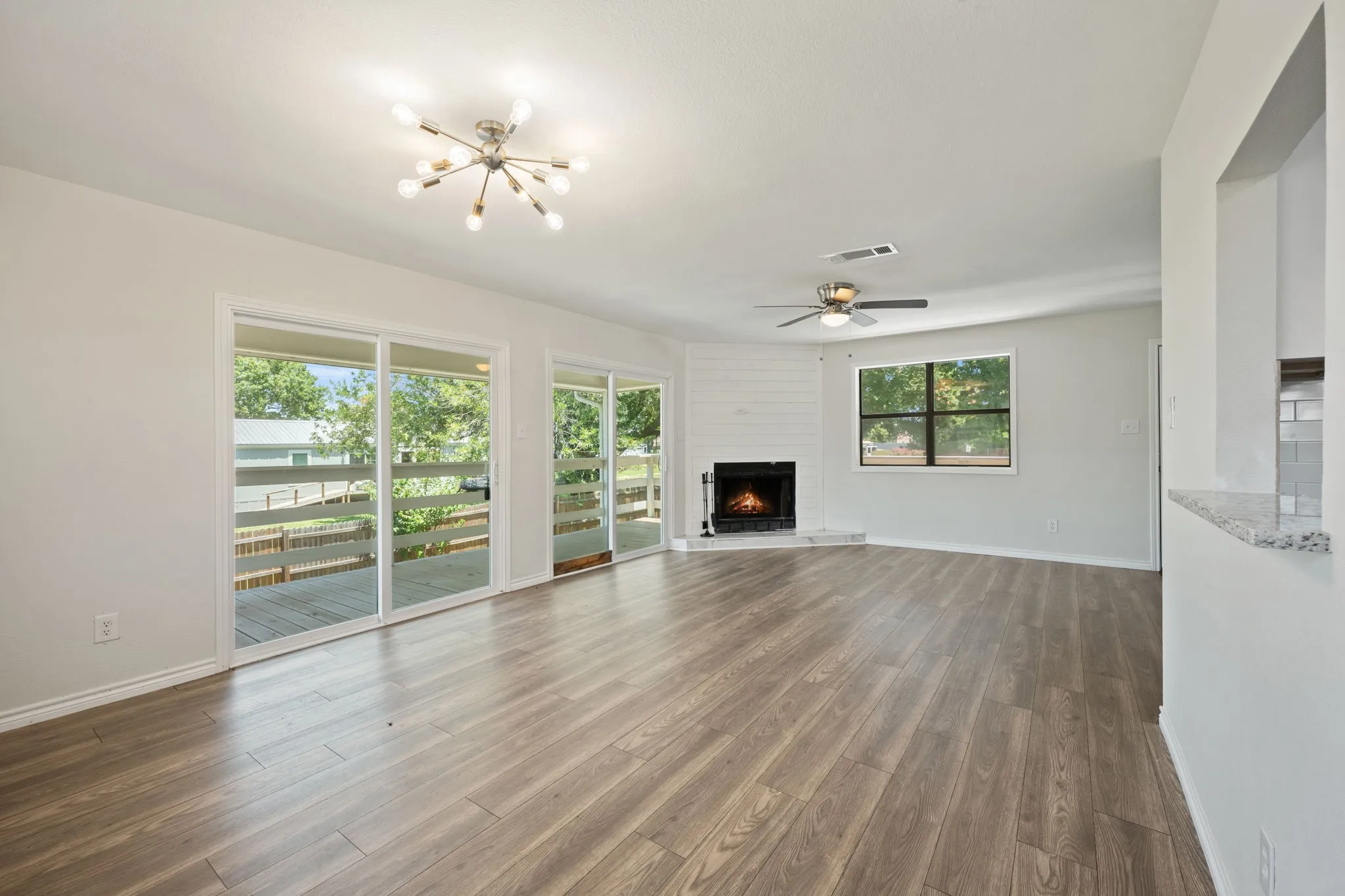 Single Family Residence For Sale in Kaufman County , 17235 Lake Ray Hubbard Drive, Forney, Texas 75126, 2 Bedroom, 1 Bathroom, Garage spaces, 1,056 Sqft, built in 1981, mls#21344049, Real Estate Agent in Forney, Homes For Sale in Kaufman county, Homes For Sale in Forney, Realtor in Forney Texas, Real Estate Brokerage Independent Realty Texas, Luminita Cordes Realtor